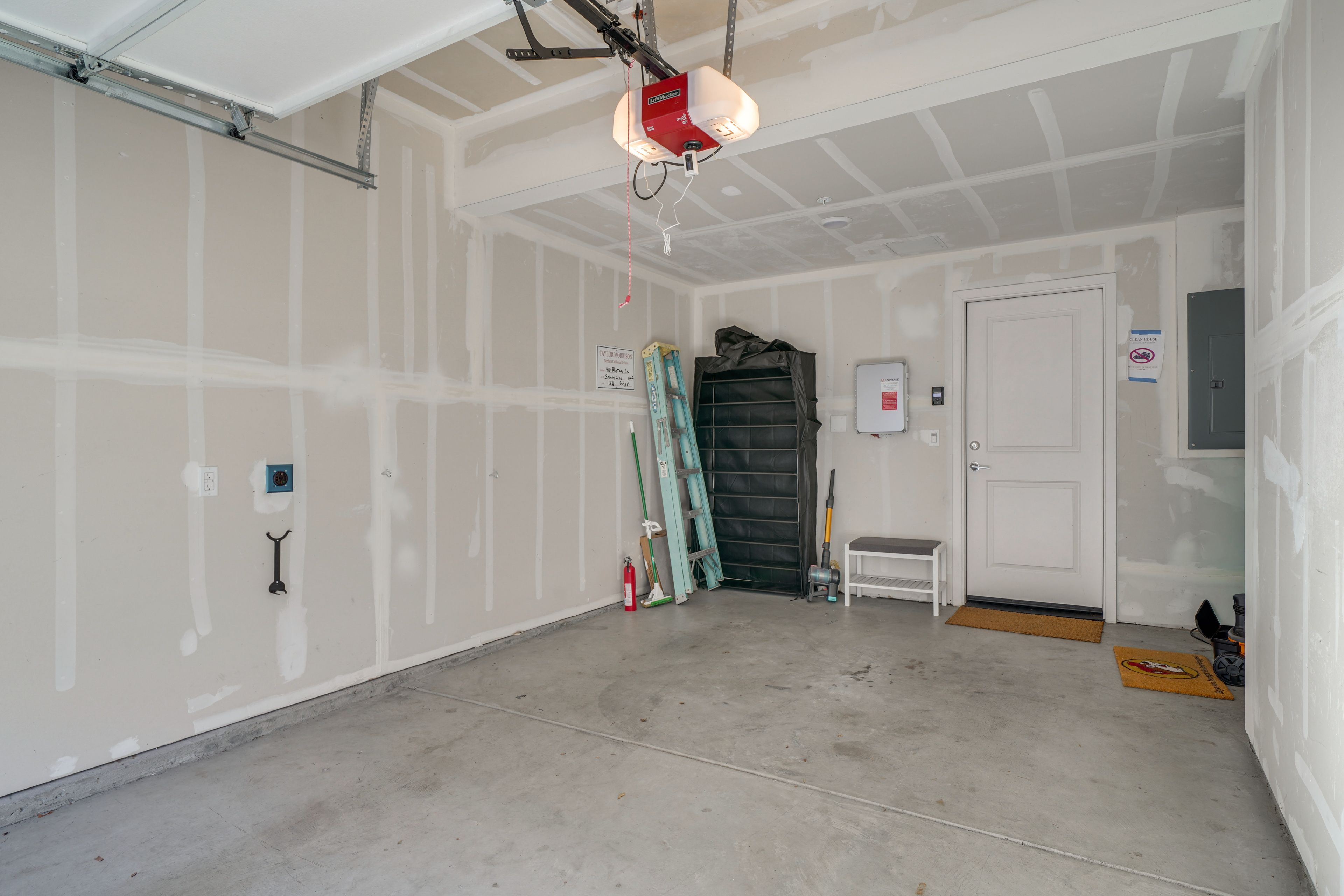 Garage Parking (1 Vehicle) | On-Site EV Charging