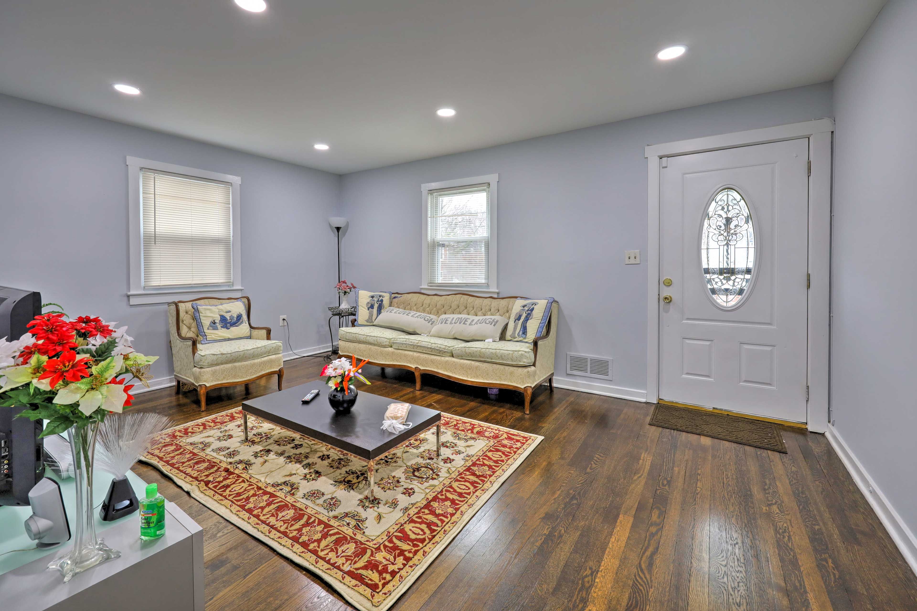 Living Room | Flat-Screen TV