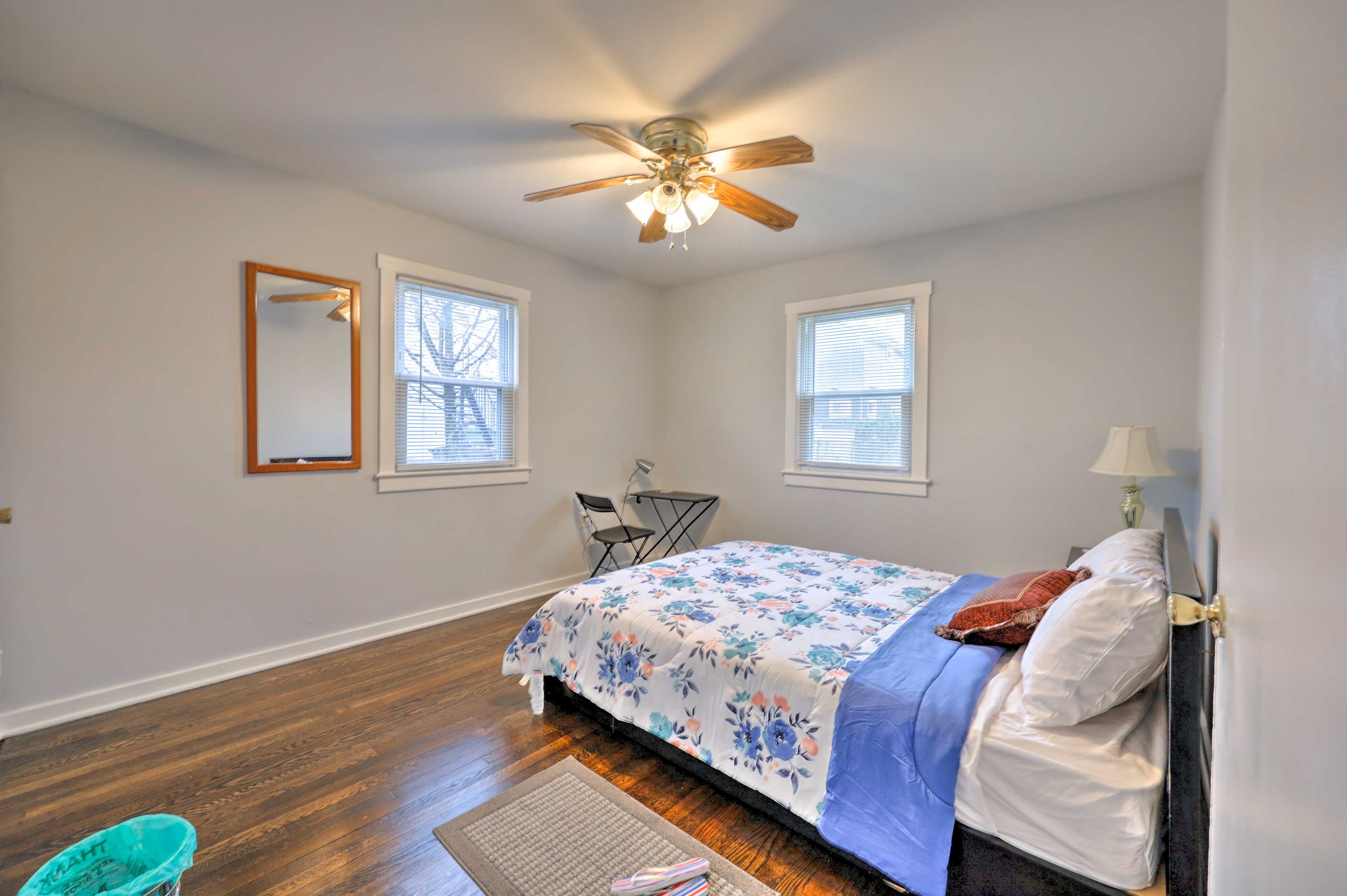 Bedroom 1 | Queen Bed