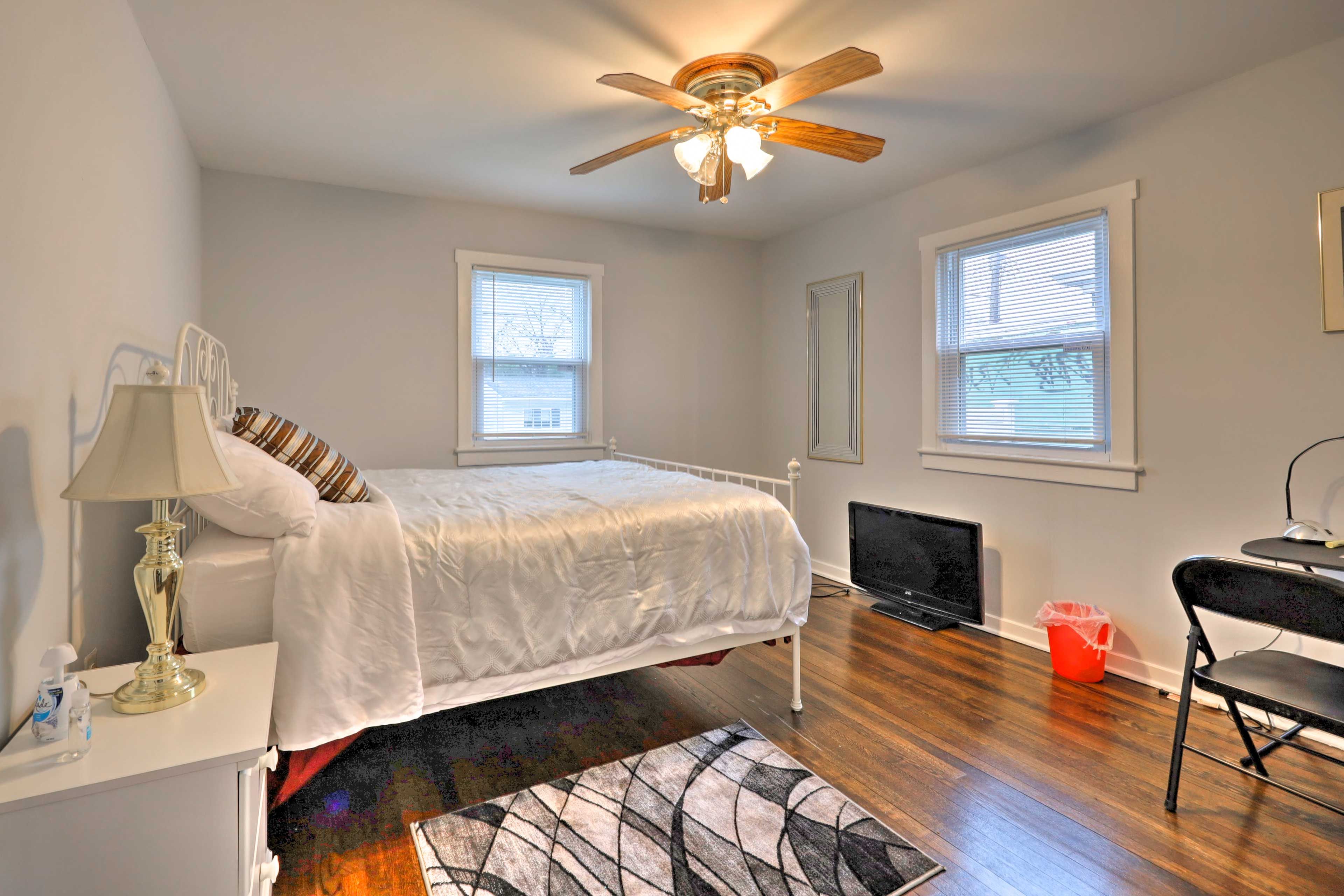 Bedroom 2 | Queen Bed