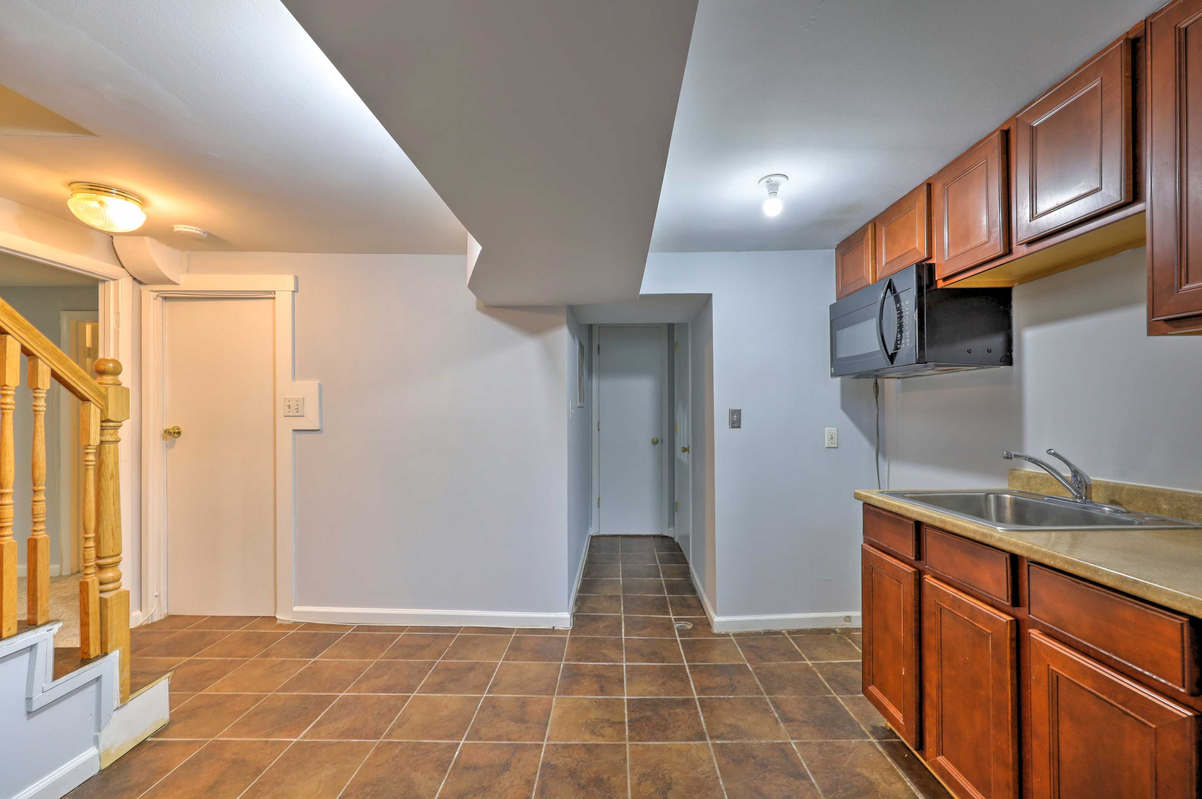 Kitchenette | Basement | Well-Equipped