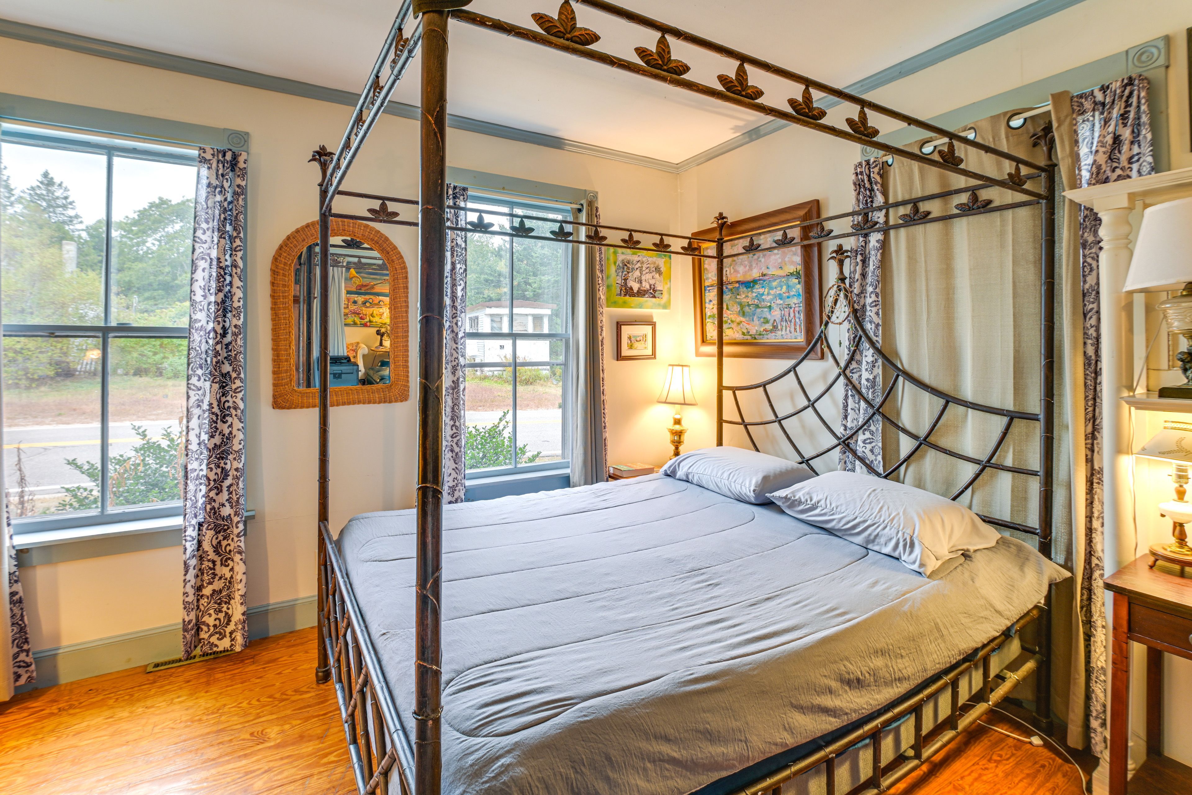 Bedroom 1 | Queen Bed | 1st Floor