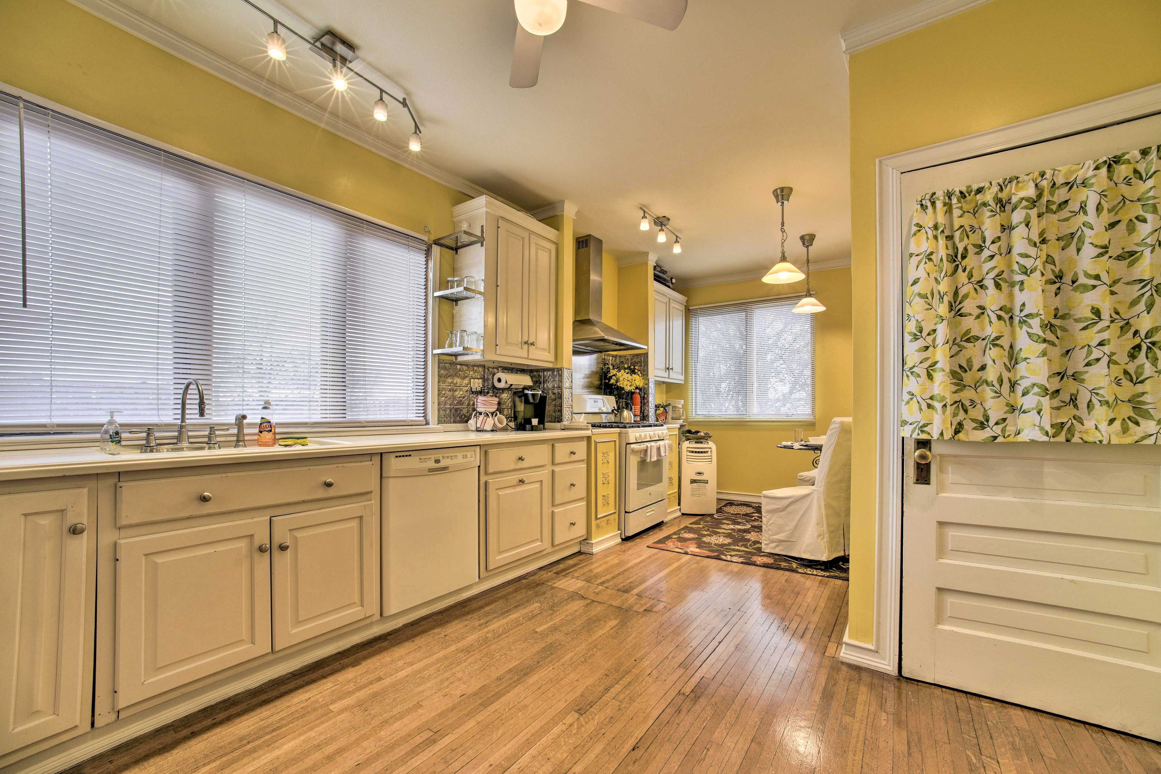 Living Detroit Vacation Rental | 2BR | 1BA | 1,000 Sq Ft | Stairs Required