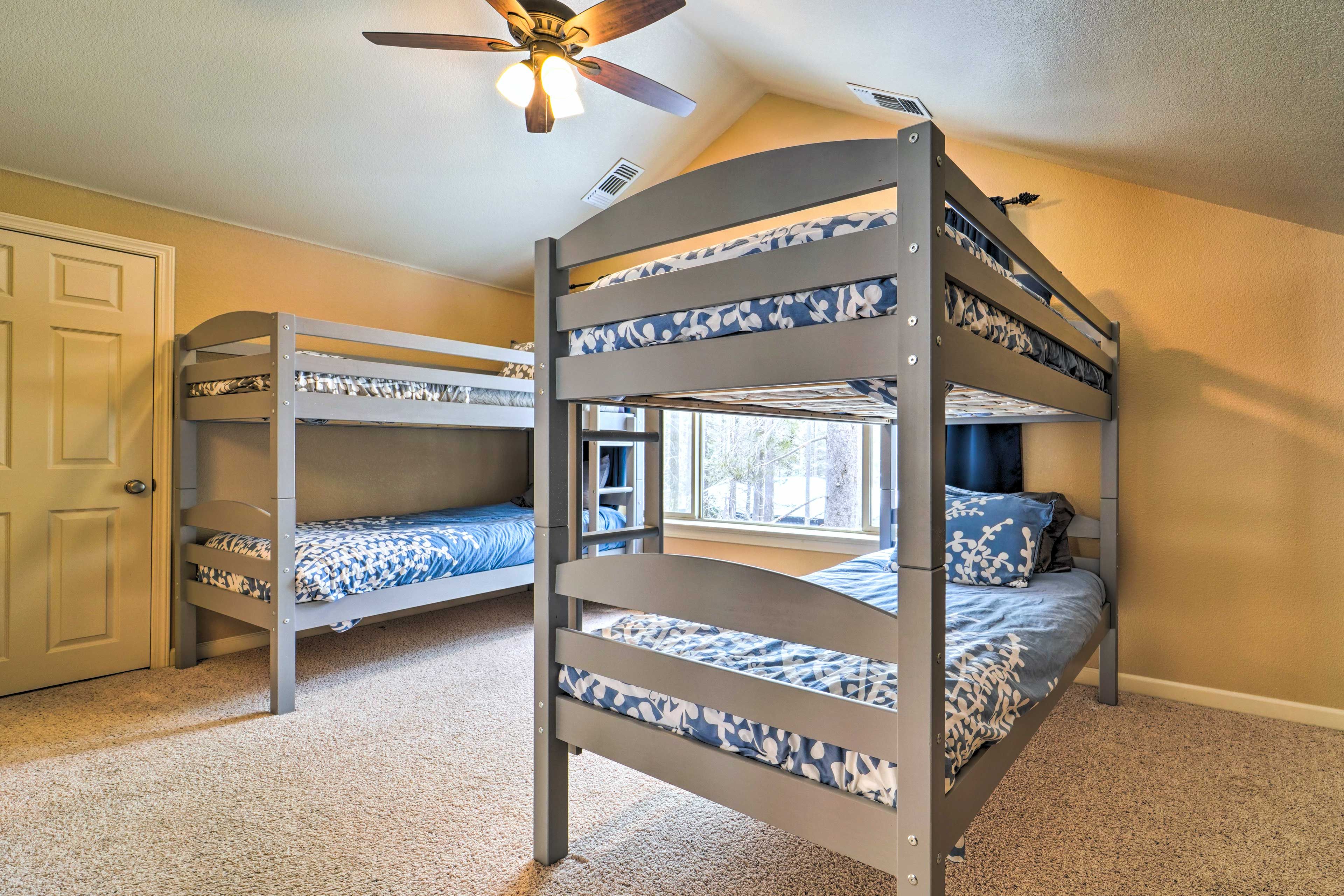 Bedroom 3 | 2 Twin Bunk Beds | Crib