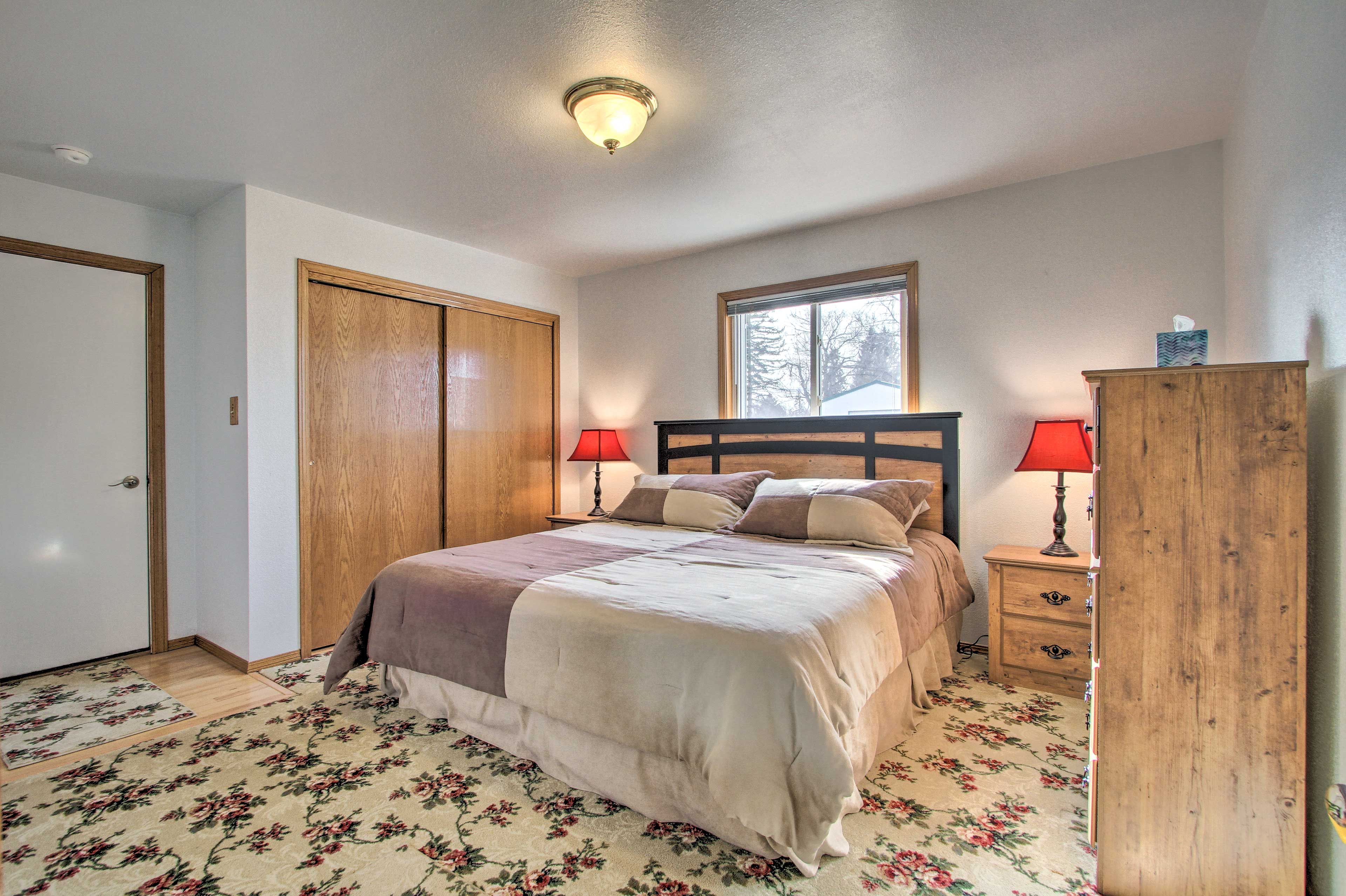 Bedroom 1 | King Bed