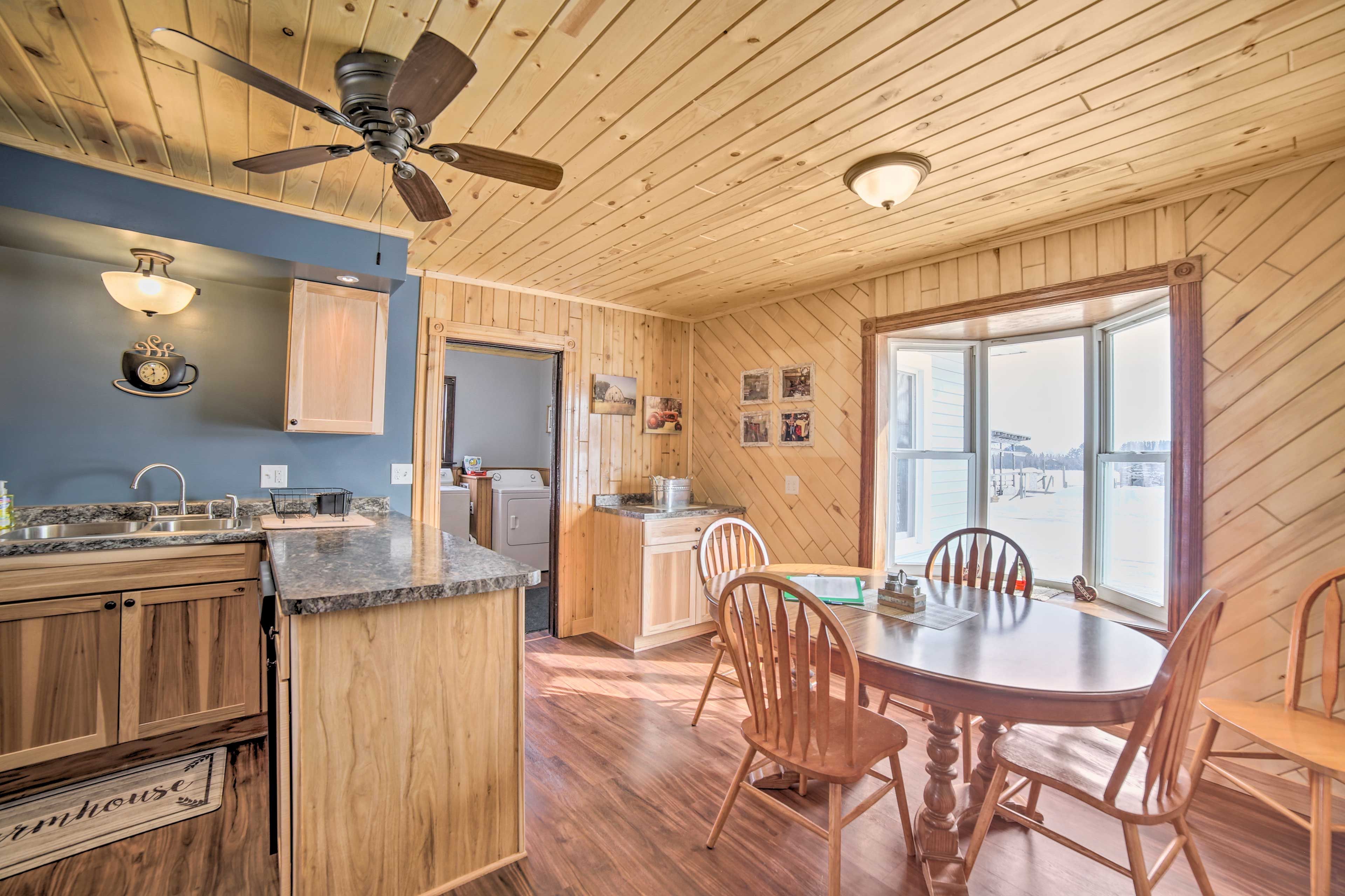 Dining Area | Kitchen | Ice Maker