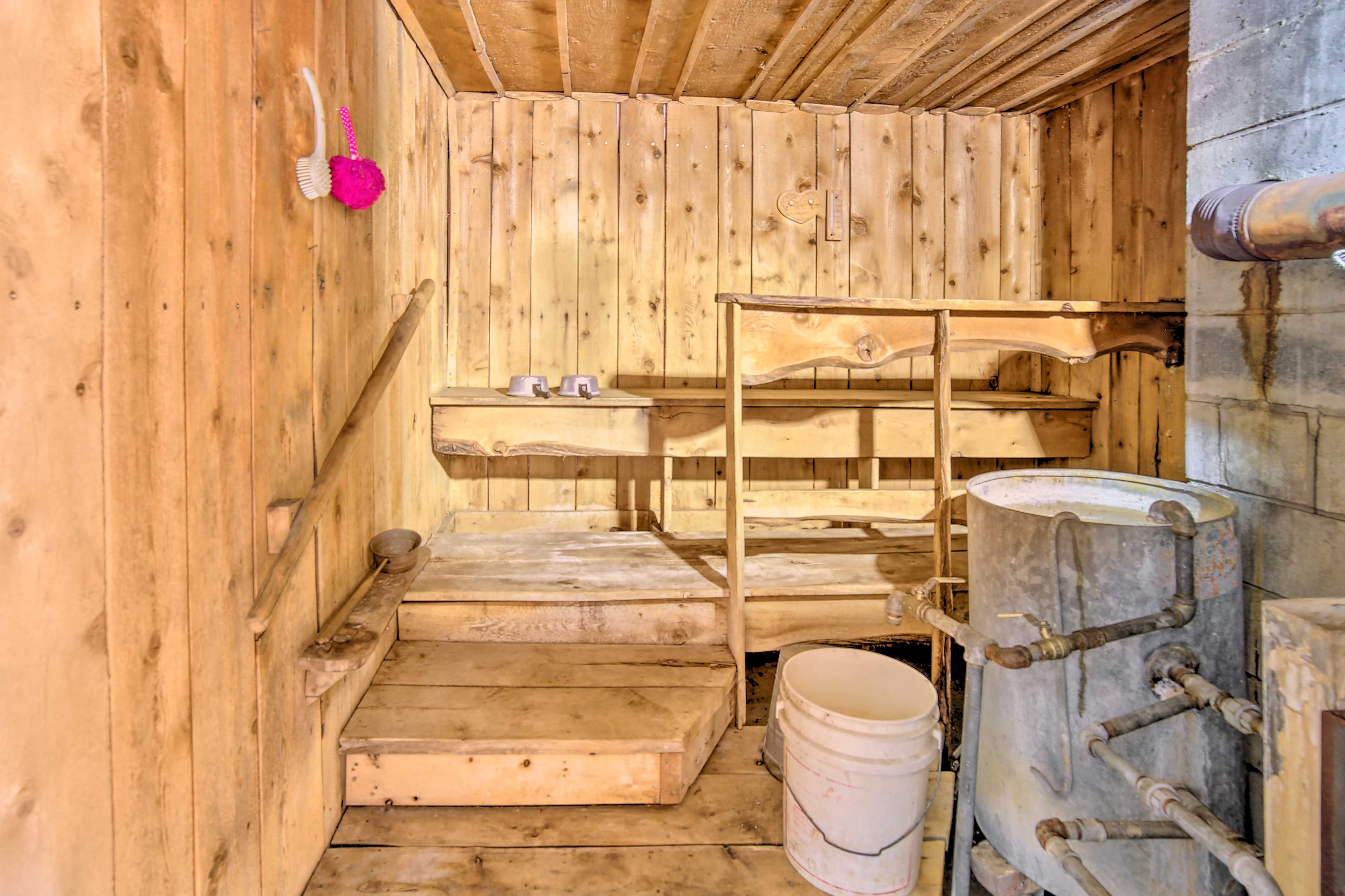 Sauna (Summer Use Only)