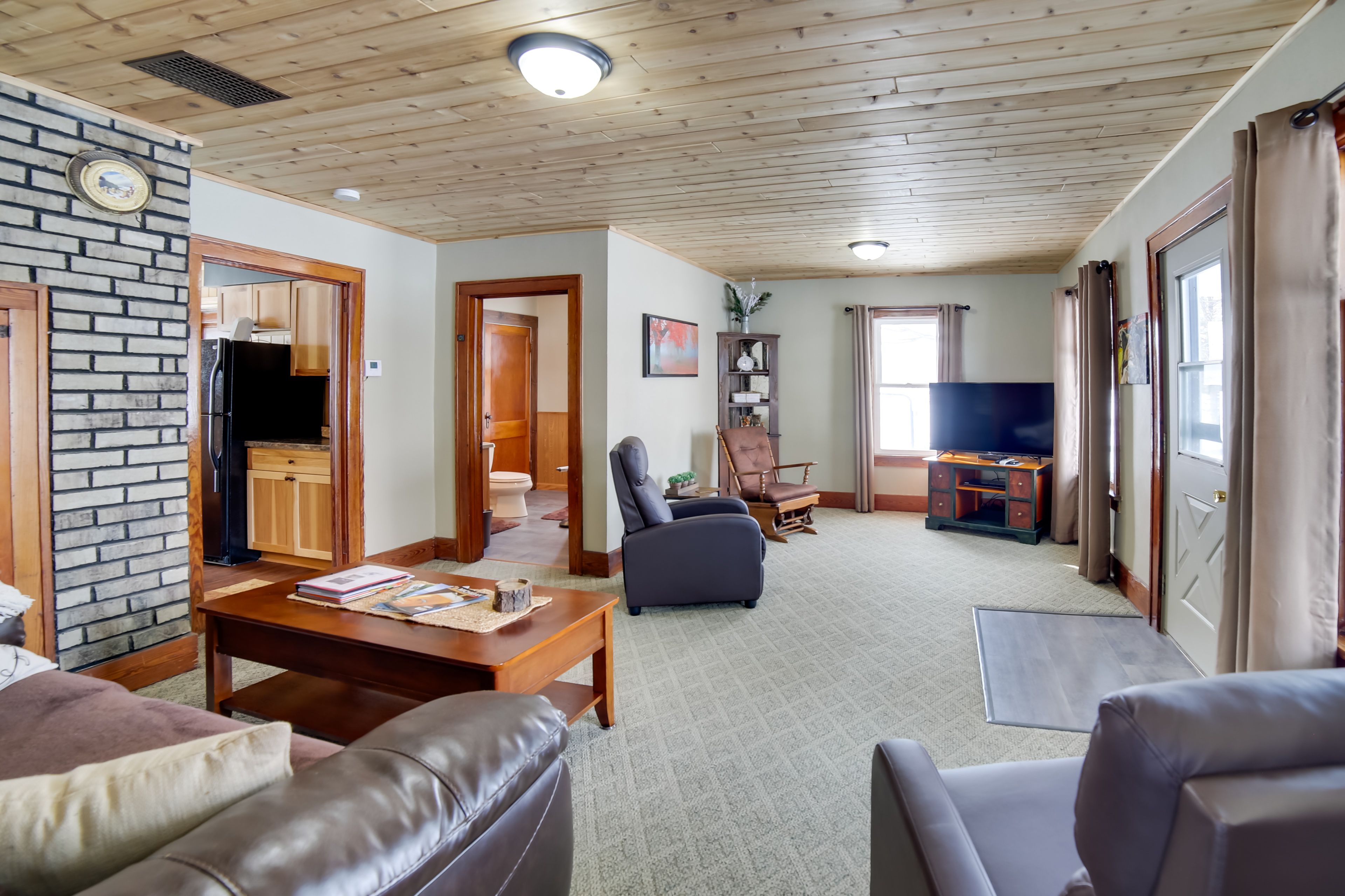 Living Room | Suitable for Children + Elderly | VCR