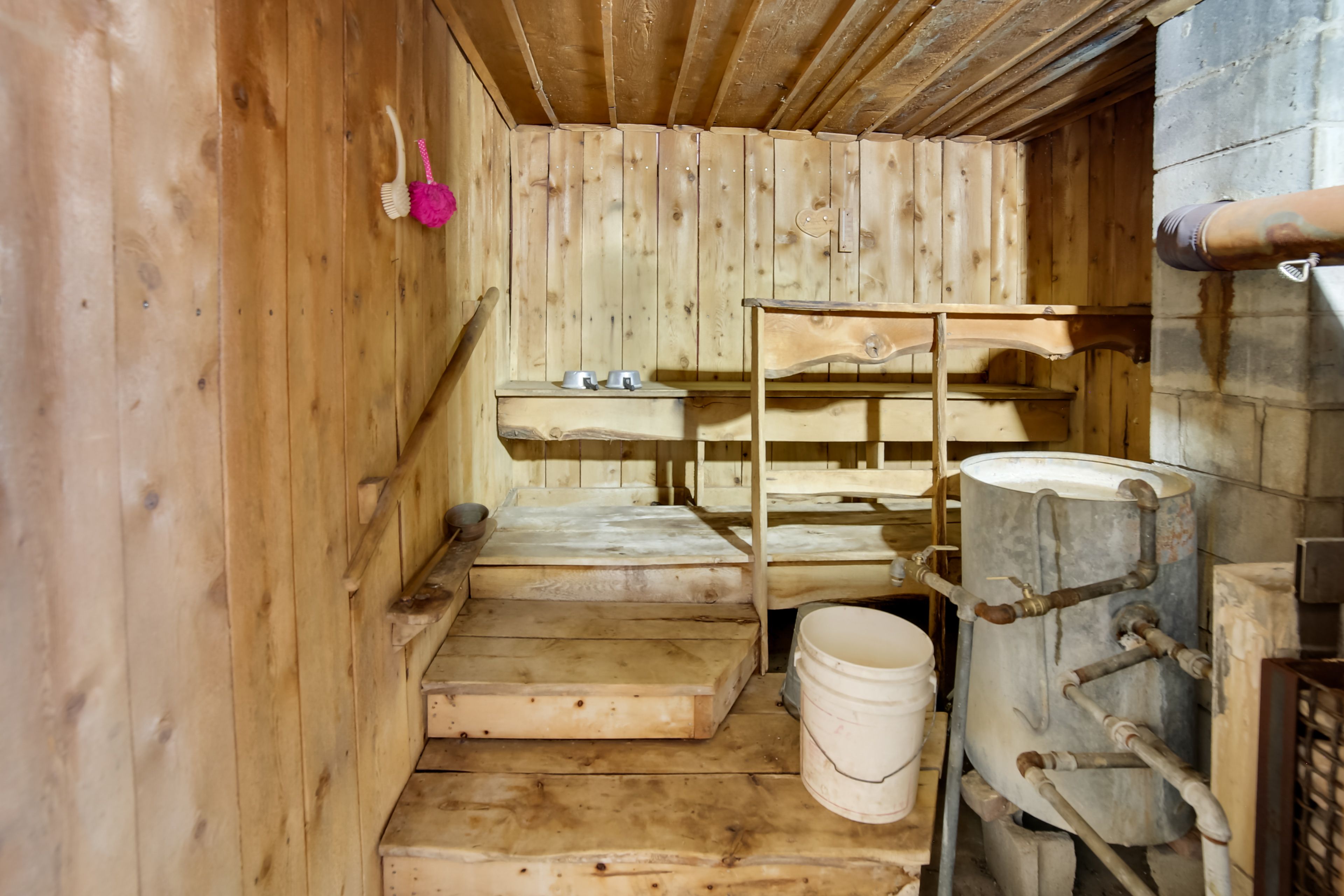 Sauna (Summer Use Only)