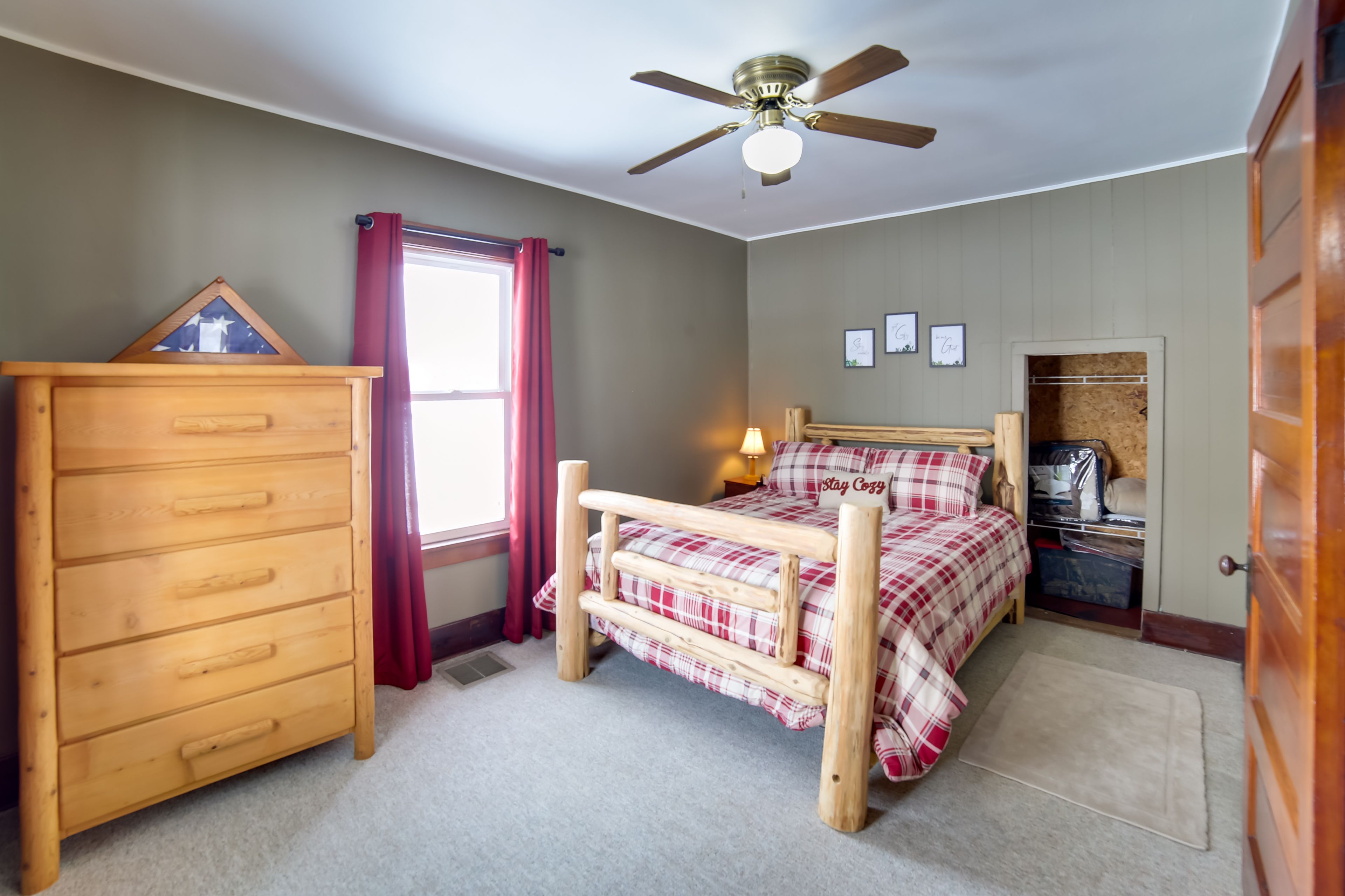 Bedroom 1 | 1st Floor | Queen Bed | Linens Provided