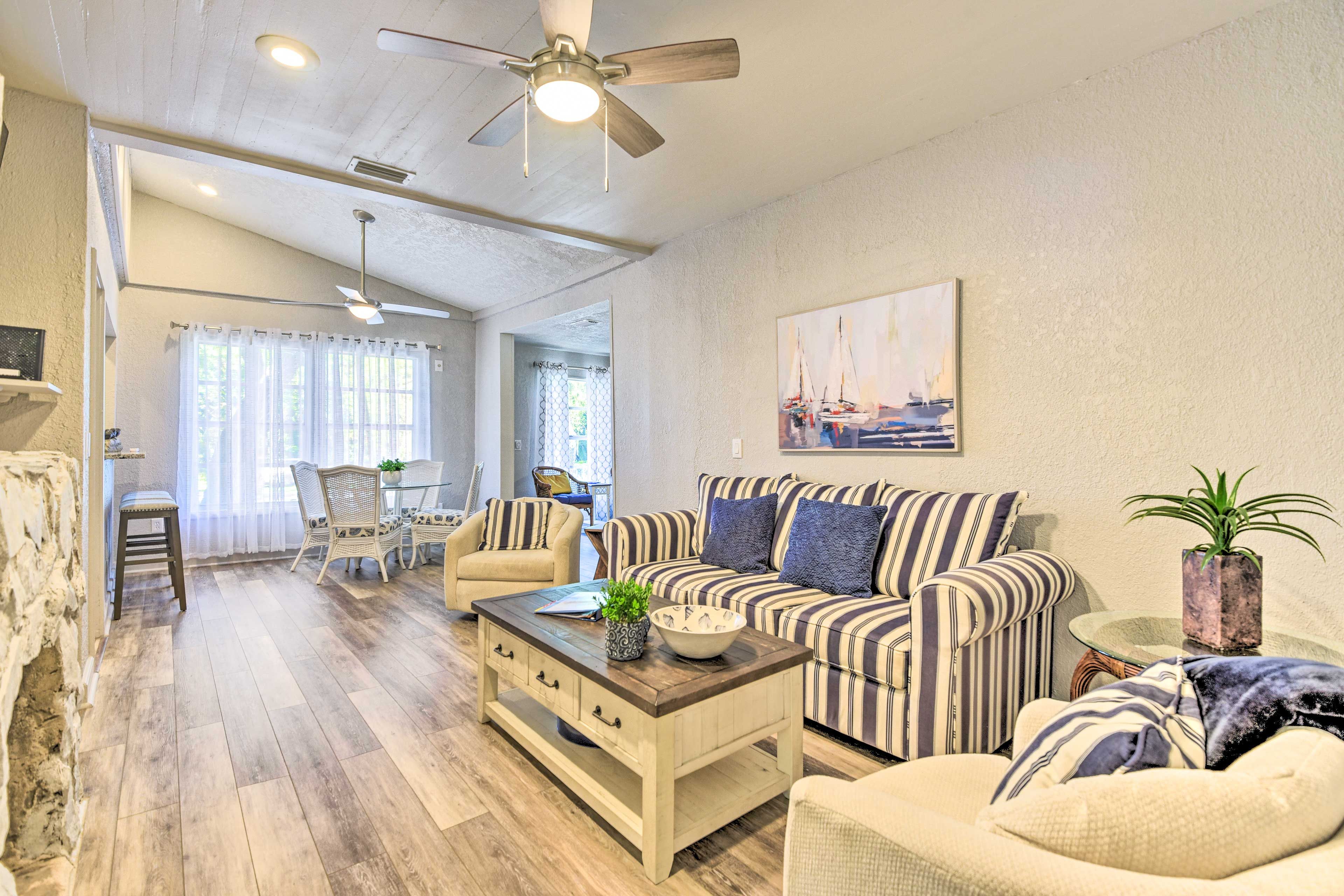 Living Room | Queen Sleeper Sofa