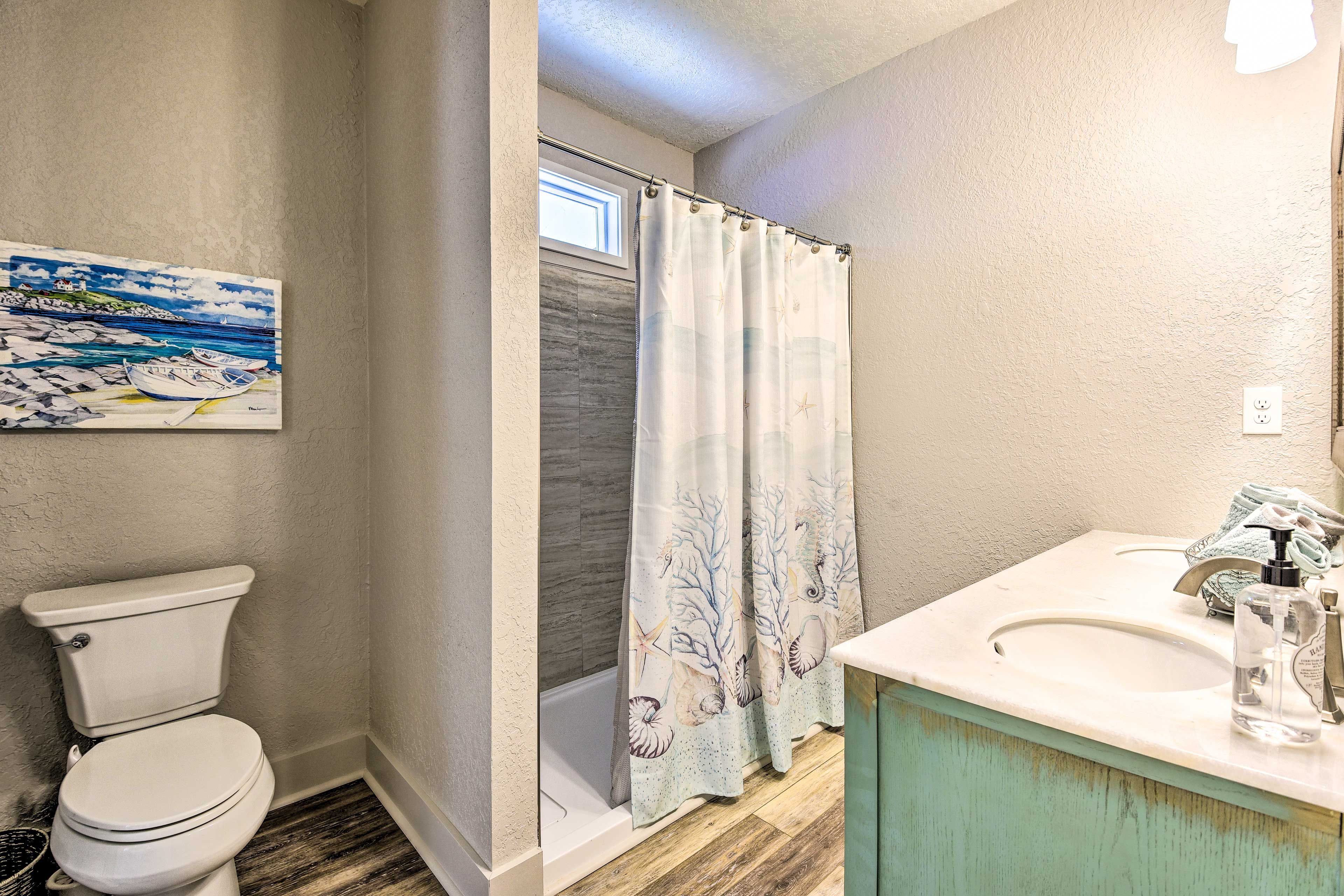 En-Suite Bathroom | Towels Provided