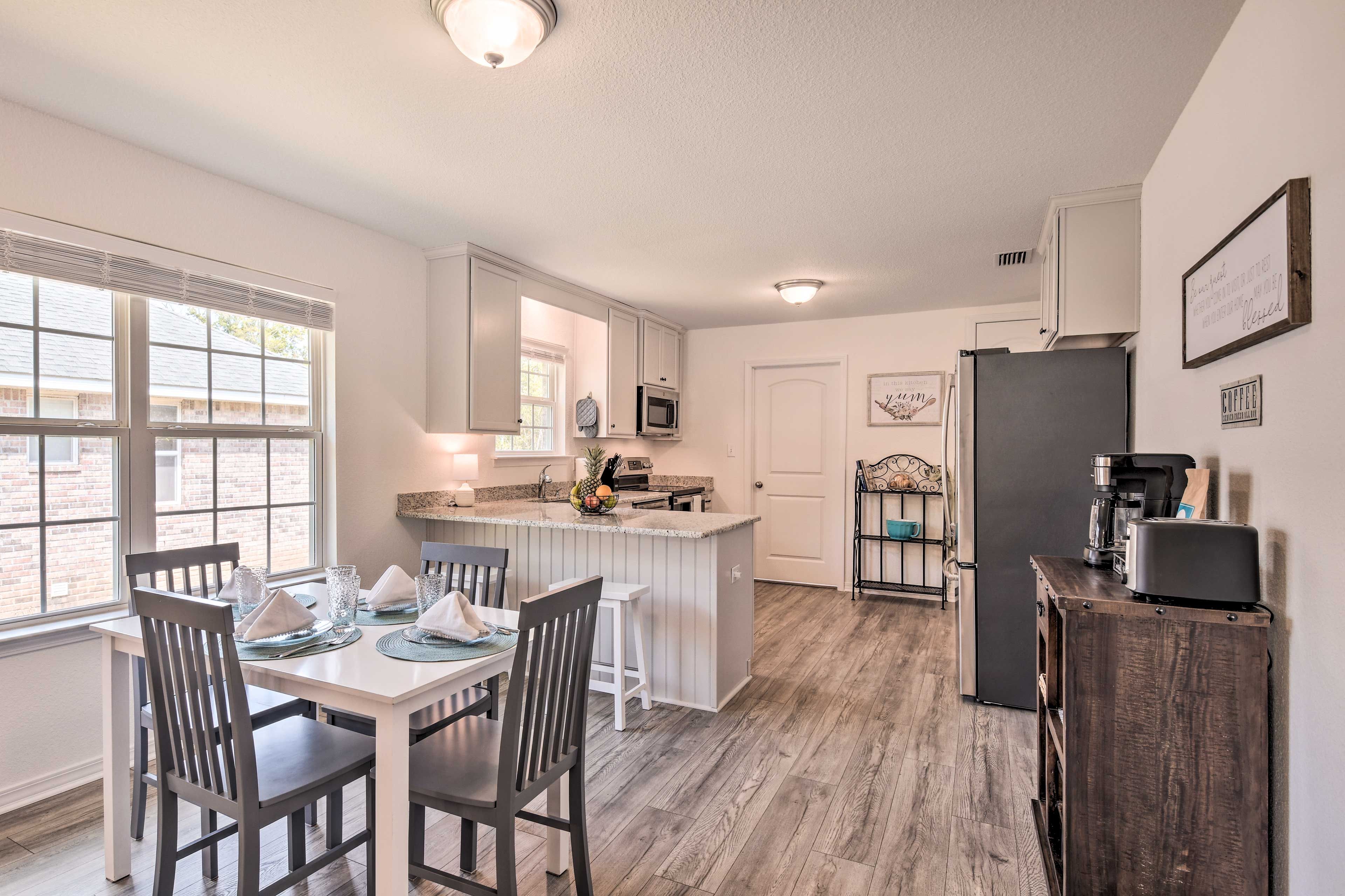Dining Area | Dishware Provided