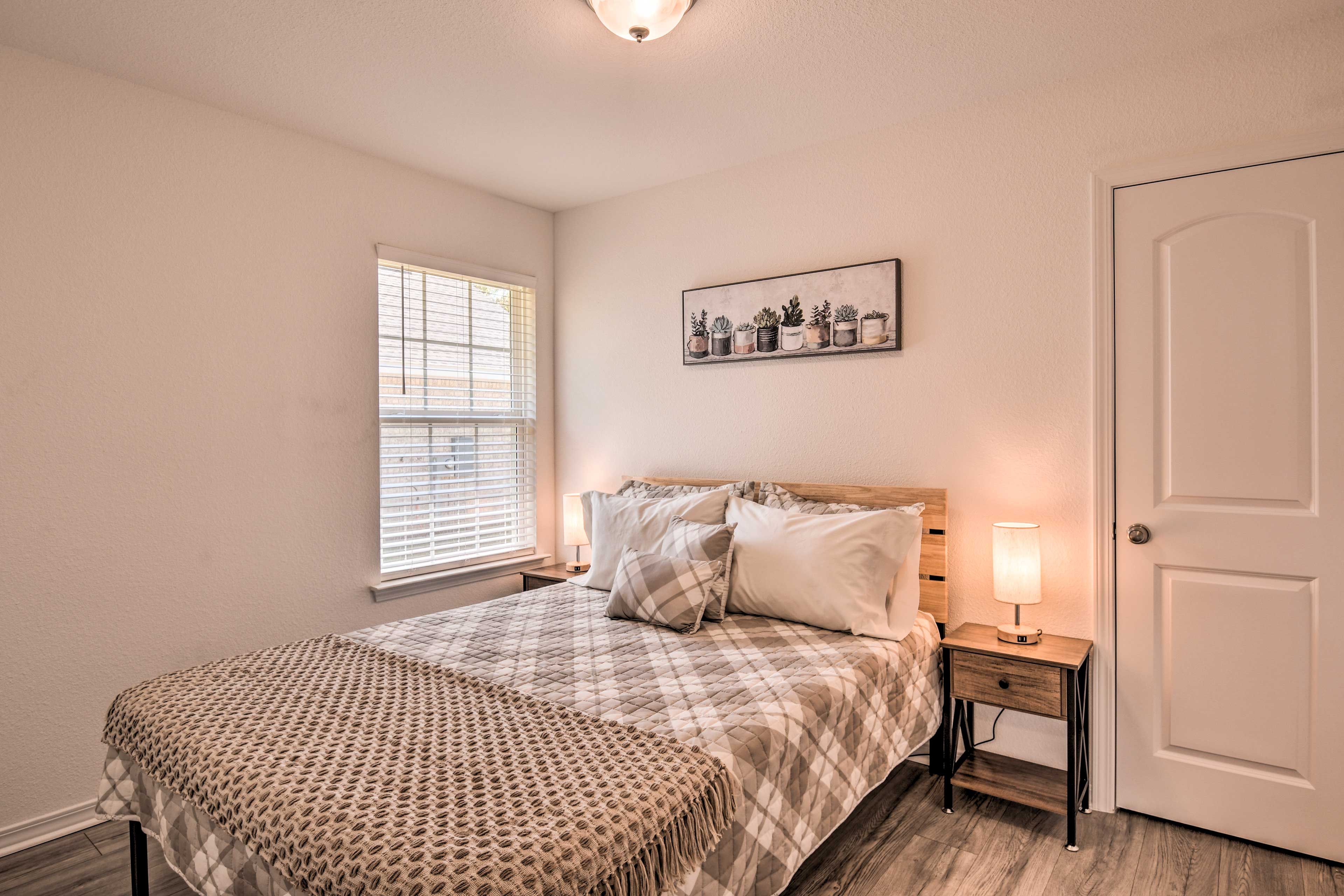 Bedroom 2 | Queen Bed