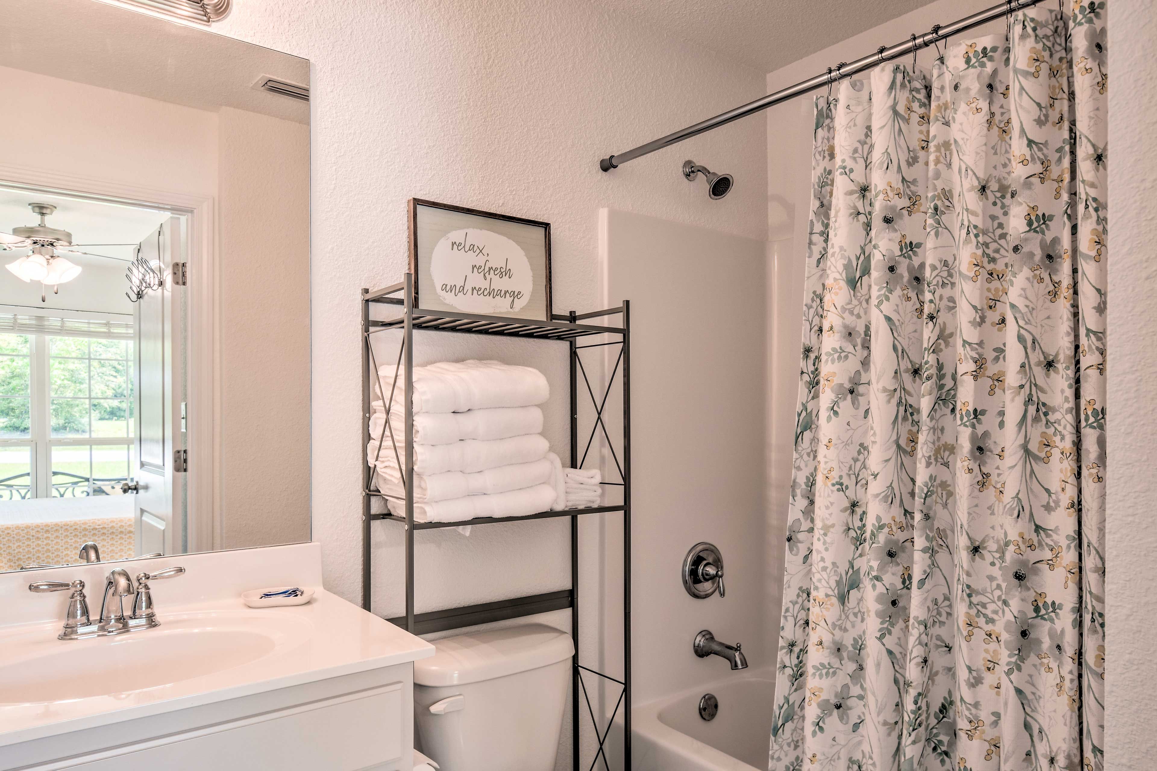 En-Suite Bathroom | Towels Provided | Complimentary Toiletries