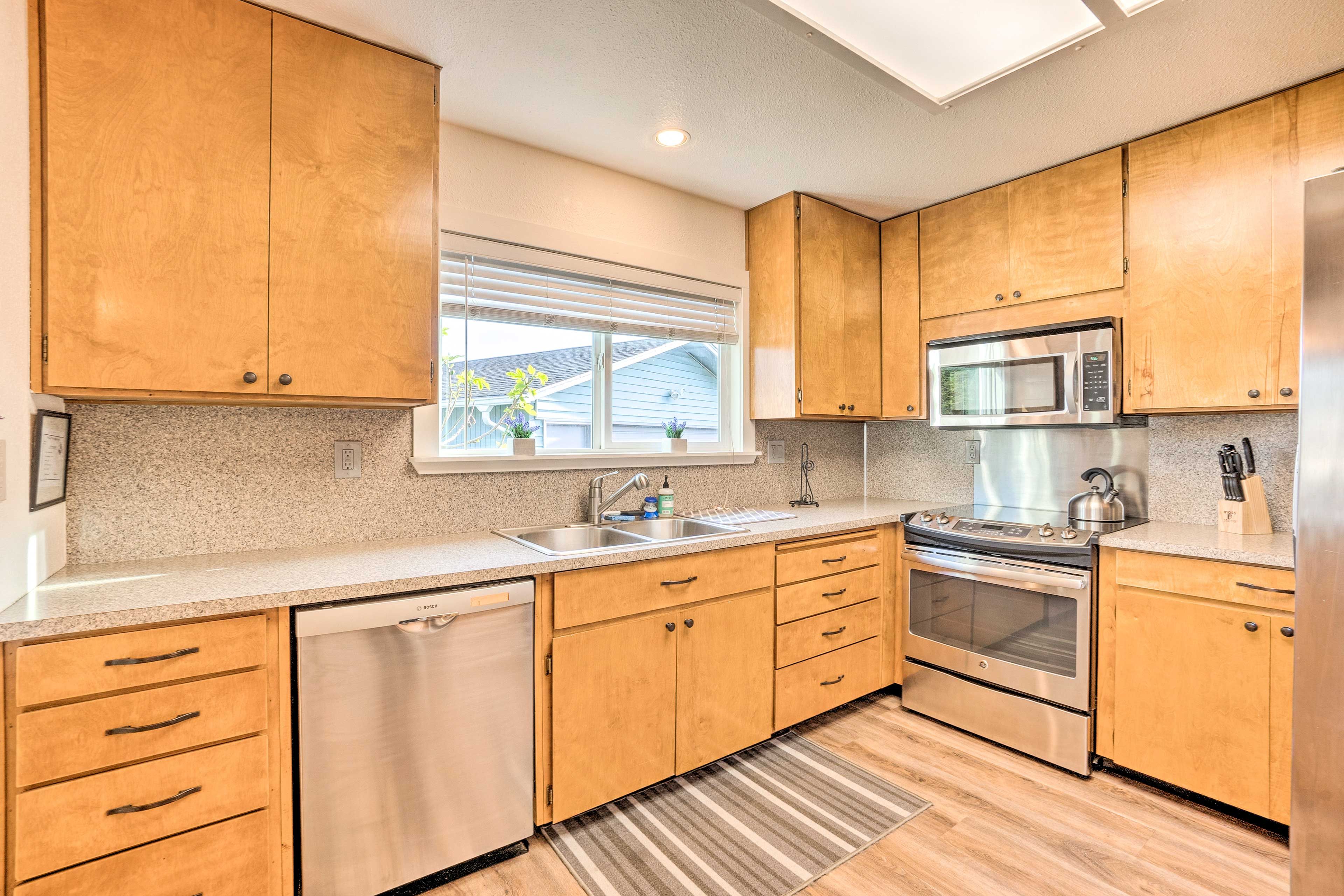 Fully Equipped Kitchen | Cooking Basics | Dishware & Flatware | Spices | Blender