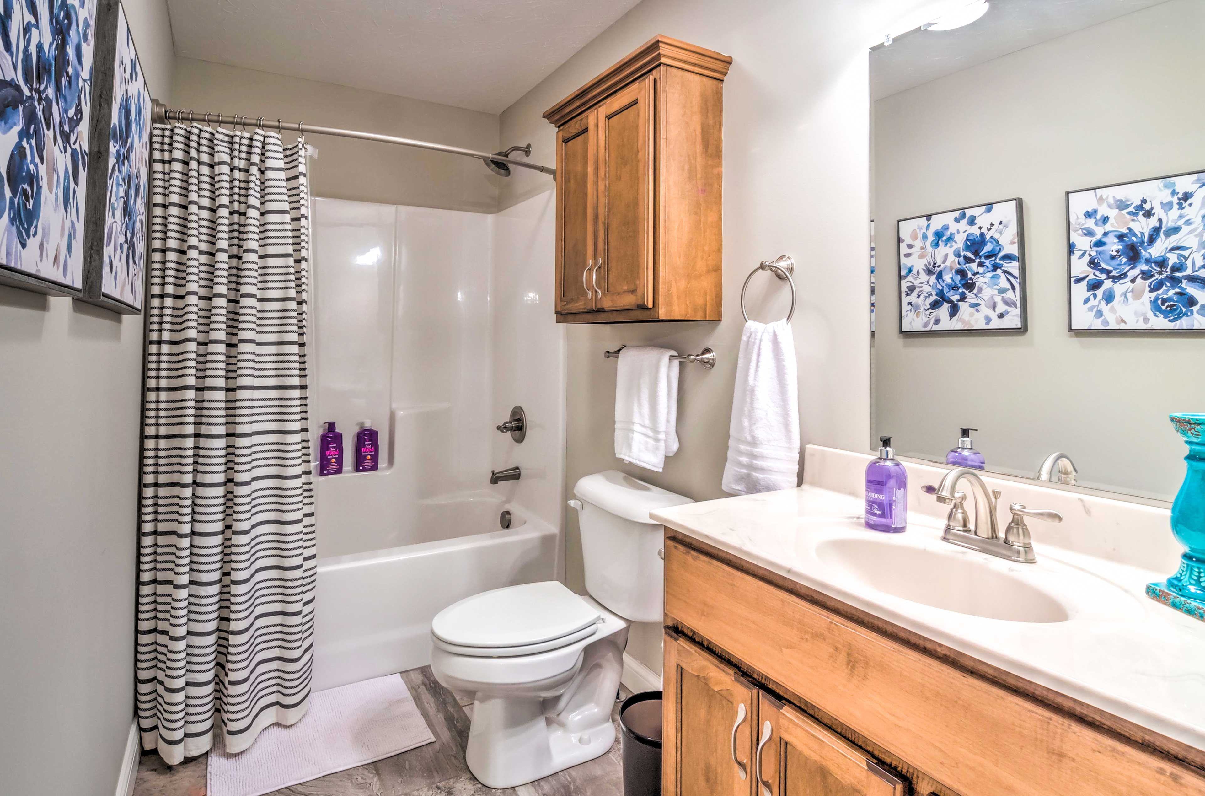 Full Bathroom | Complimentary Toiletries