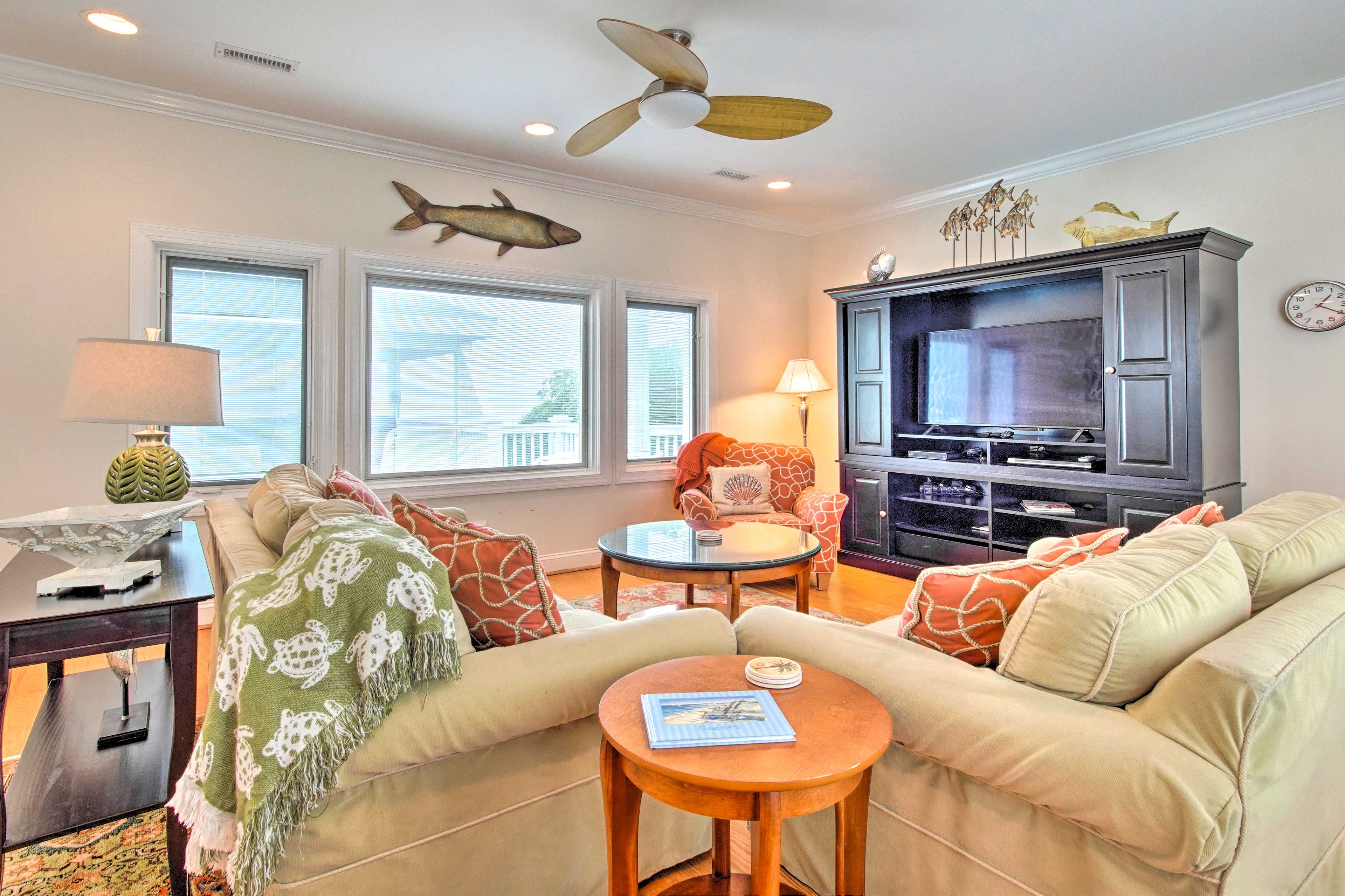 Living Room | Pet Friendly w/ Fee