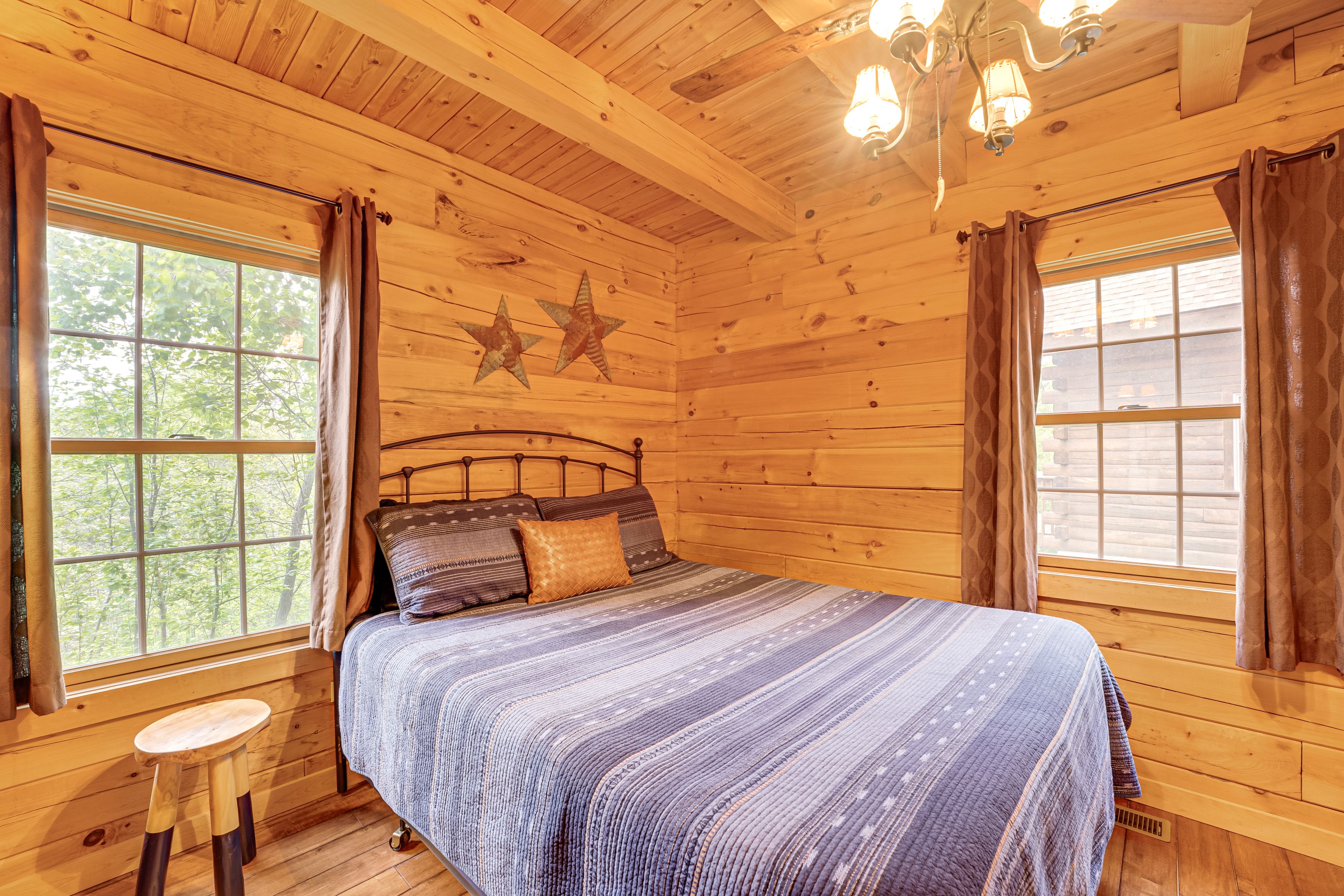 Bedroom 2 | Main Floor | Queen Bed