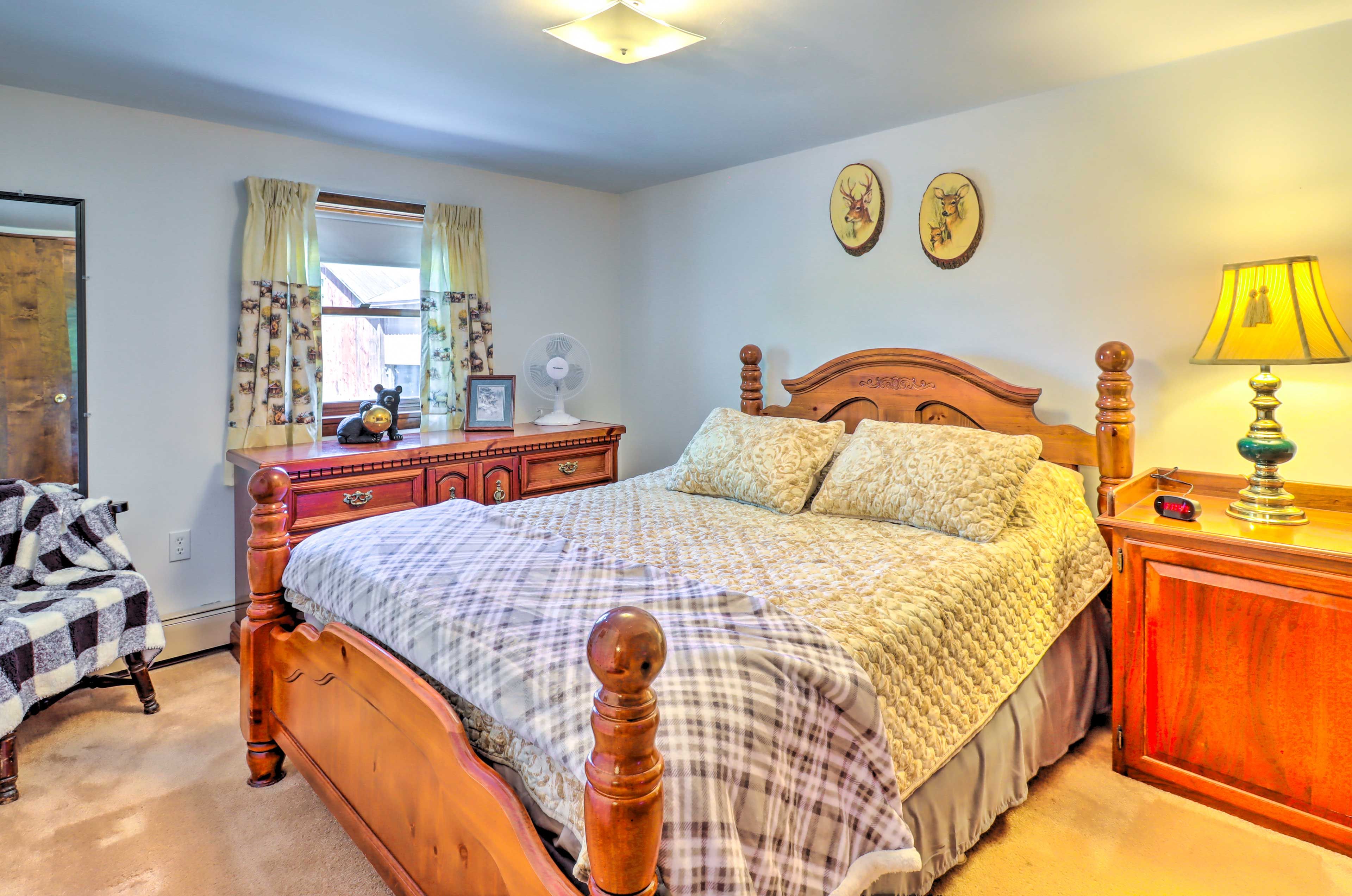 Bedroom 2 | 2nd Floor | Queen Bed