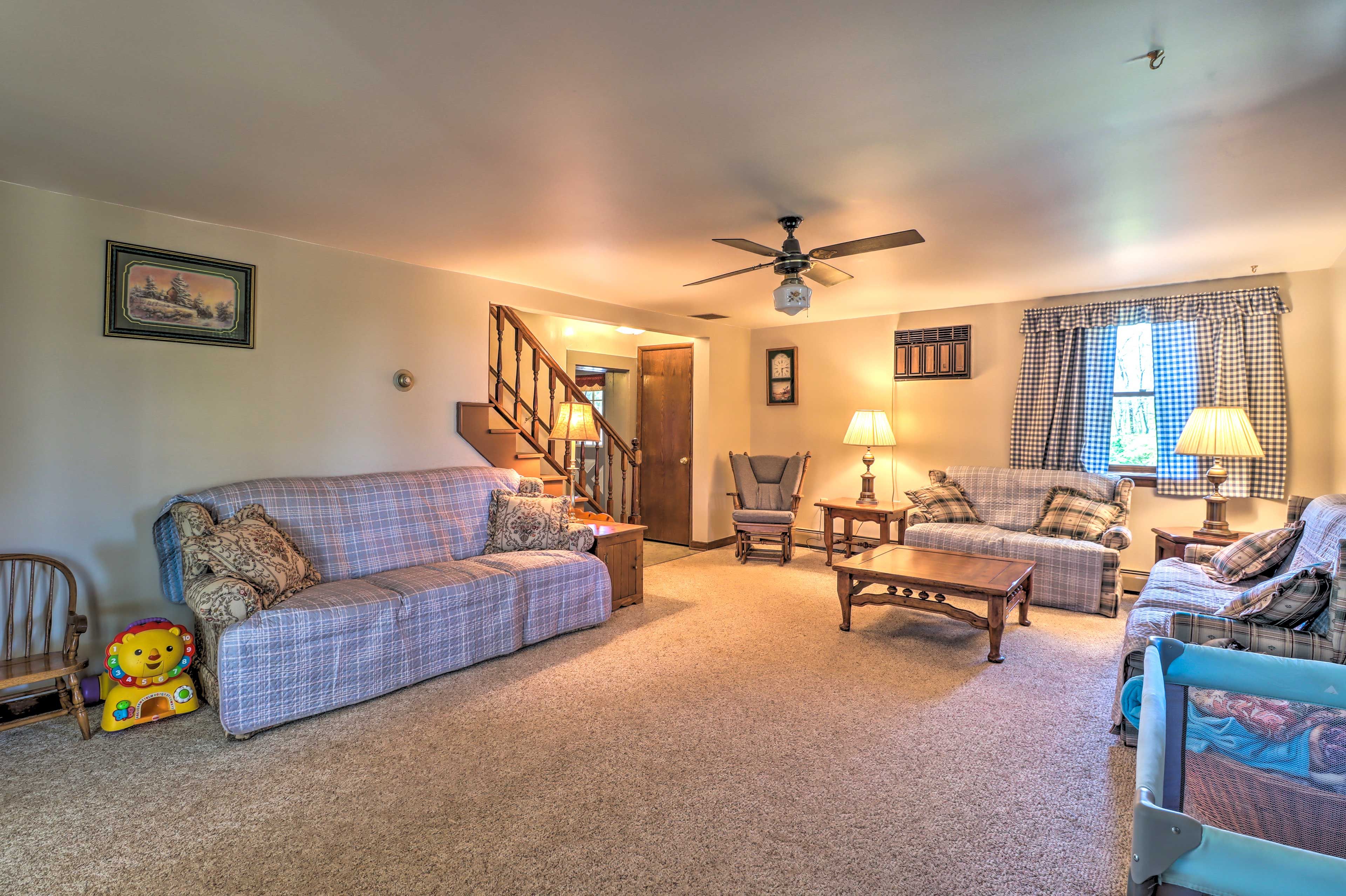 Living Area | 1st Floor | Kid's Toys | Books & Board Games | Central Heating