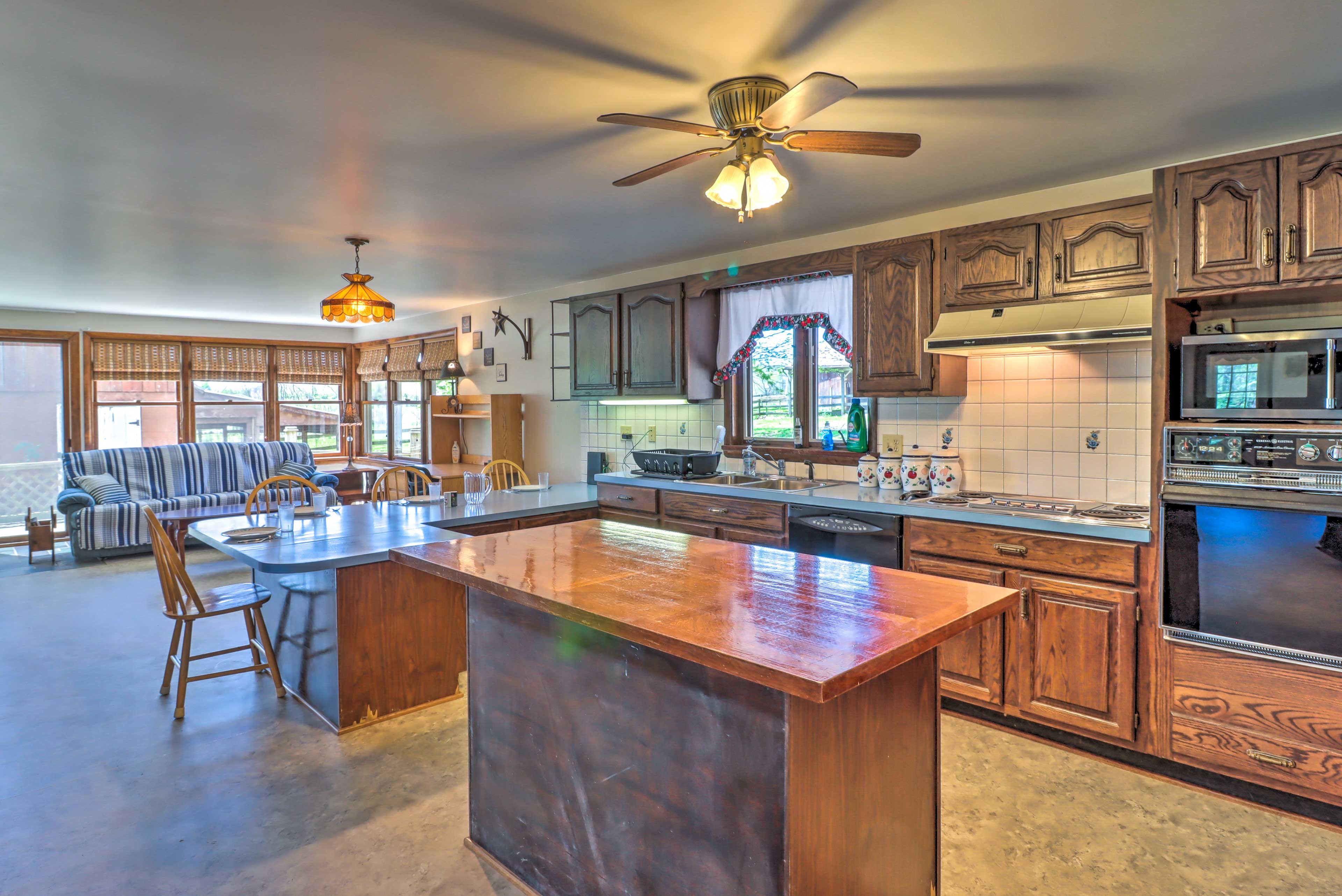 Interior | Open Floor Plan | Free WiFi