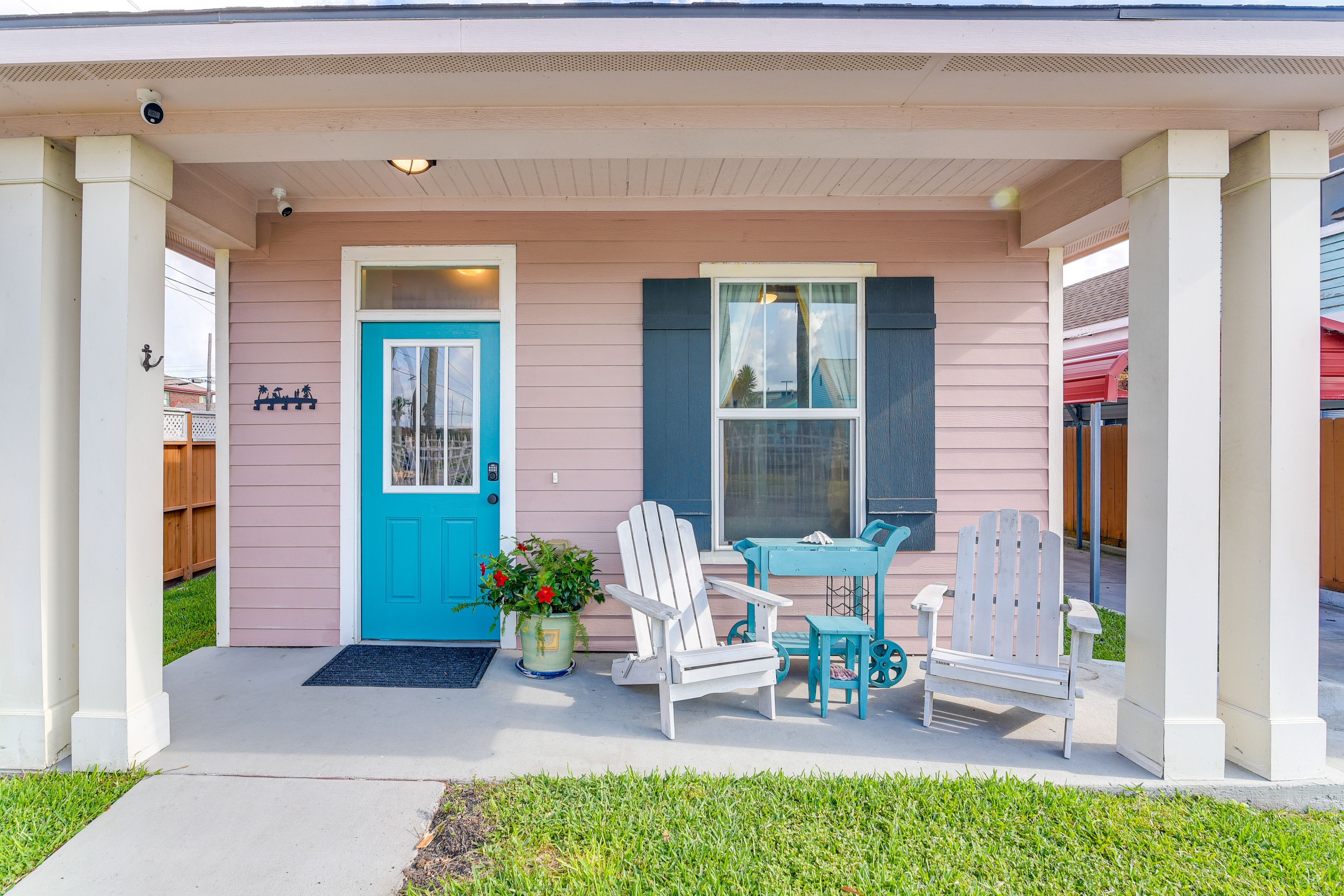 Front Porch | 6 External Security Cameras (Facing Out)