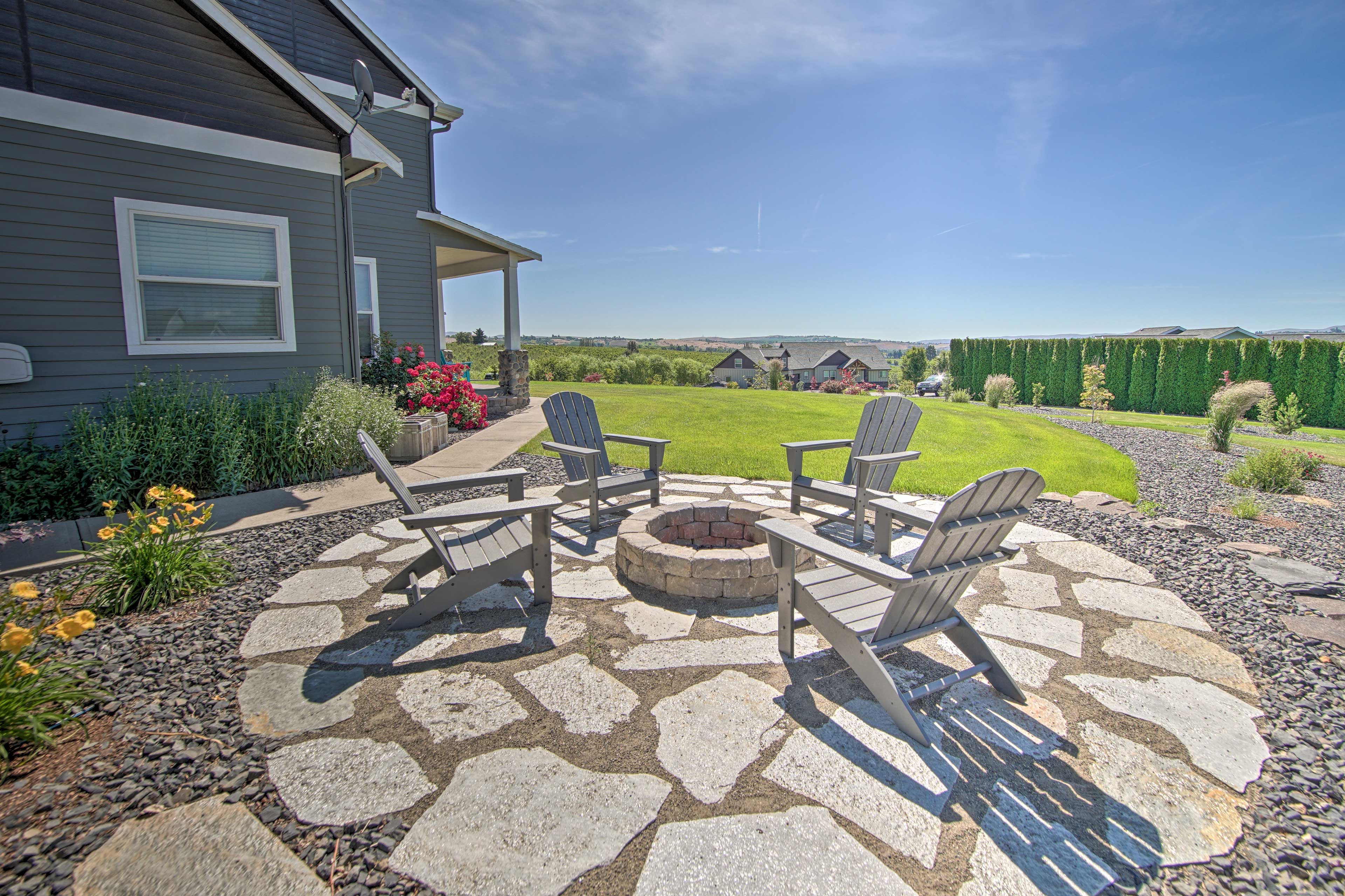 Yakima Vacation Rental | 3BR | 3BA | 2,543 Sq Ft | 2 Steps Required