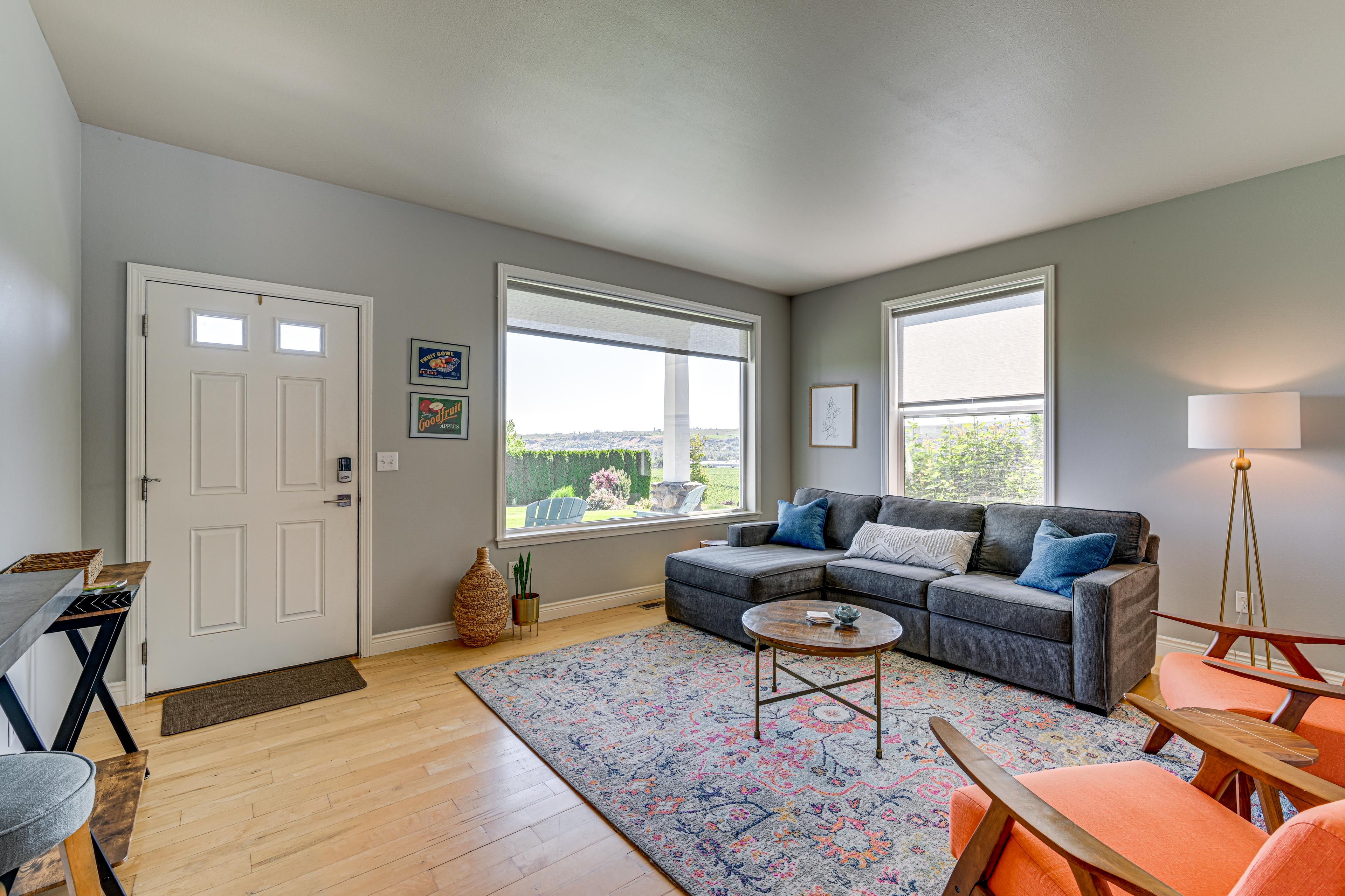 Den | 1st Floor
