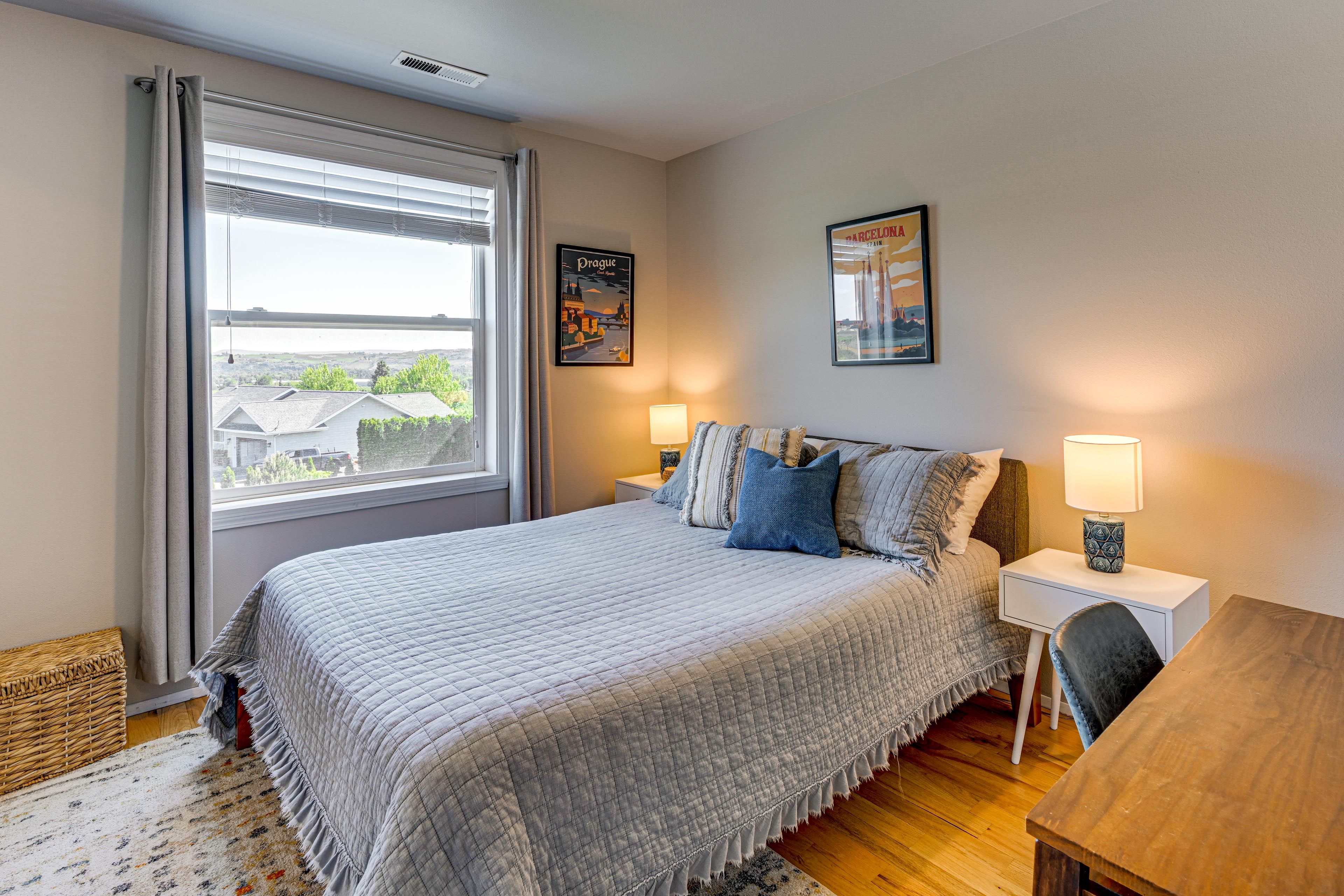 Bedroom 2 | 2nd Floor | Queen Bed