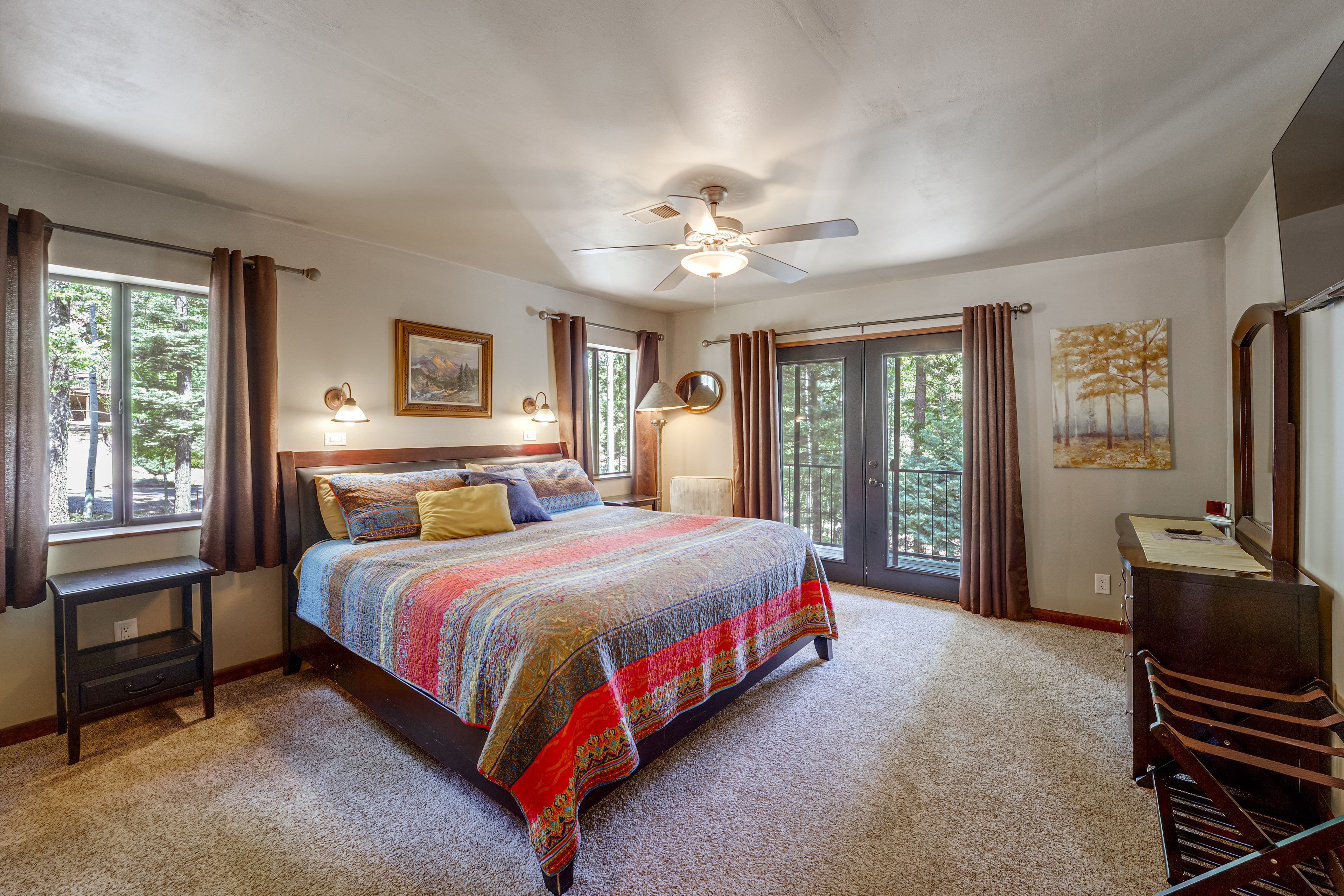 Bedroom 1 | Main Level | King Bed | Linens Provided | En-Suite Bathroom