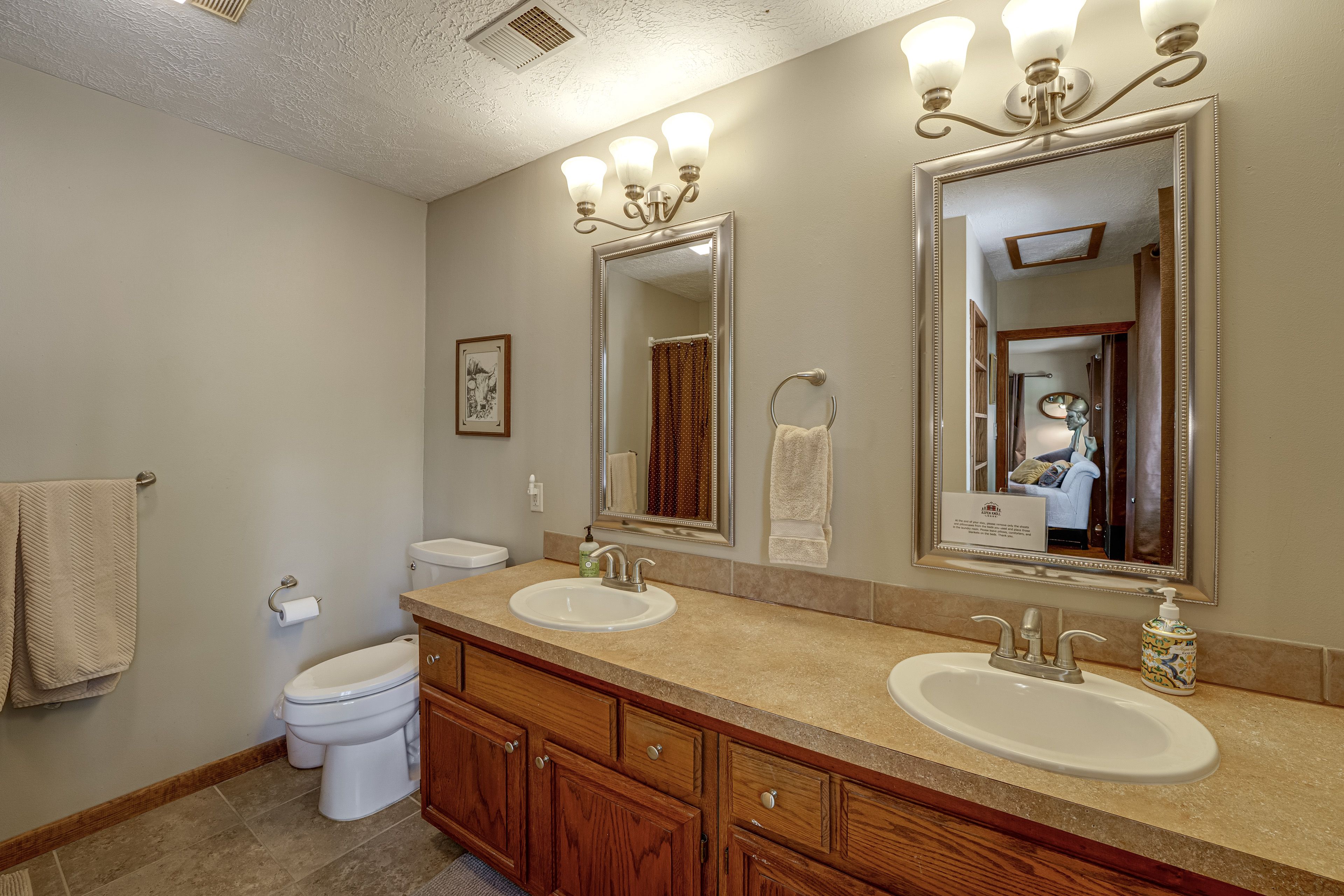 En-Suite Bathroom | Towels Provided