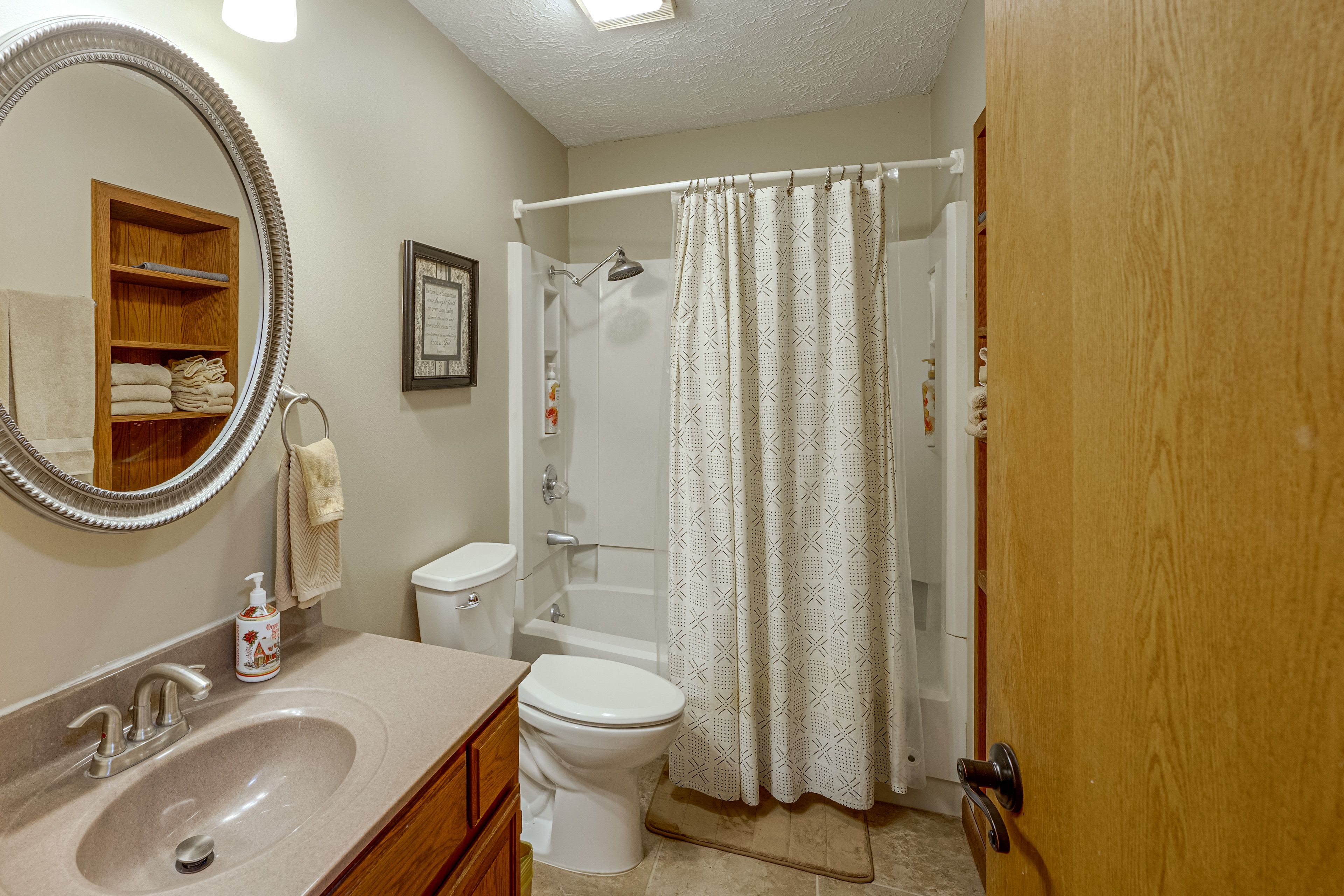 Full Bathroom | Complimentary Toiletries