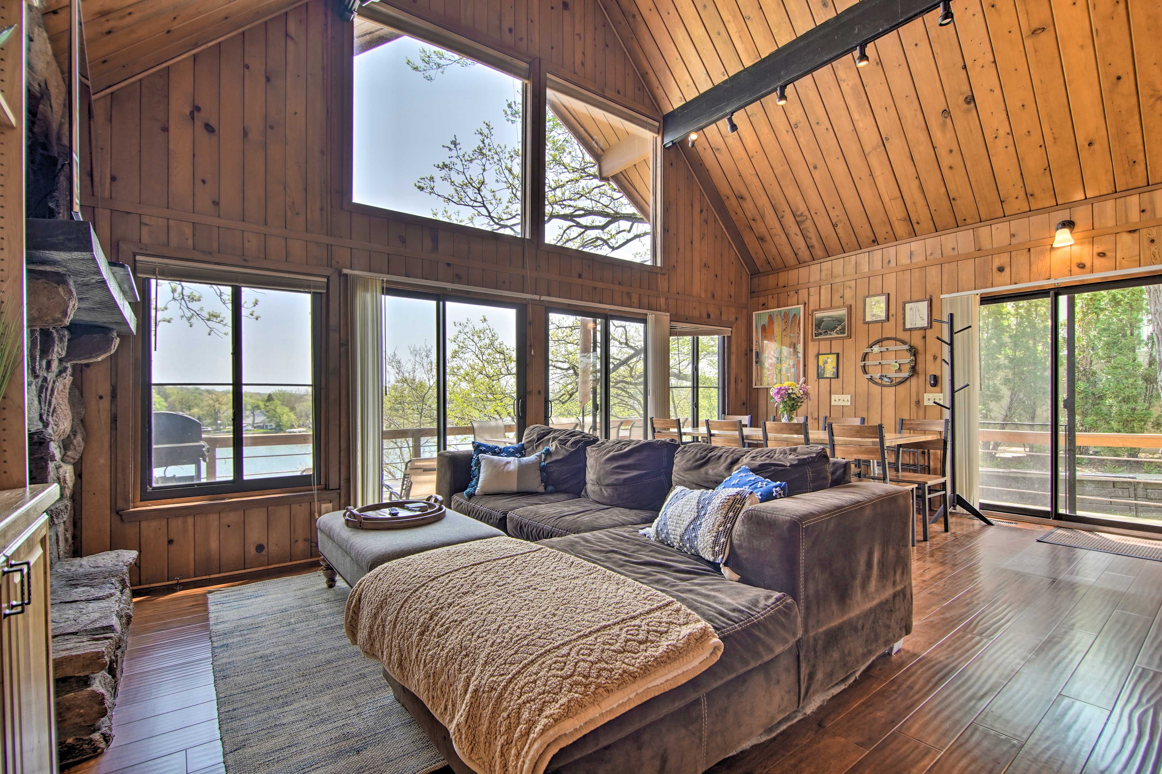 Living Area | Internet Access