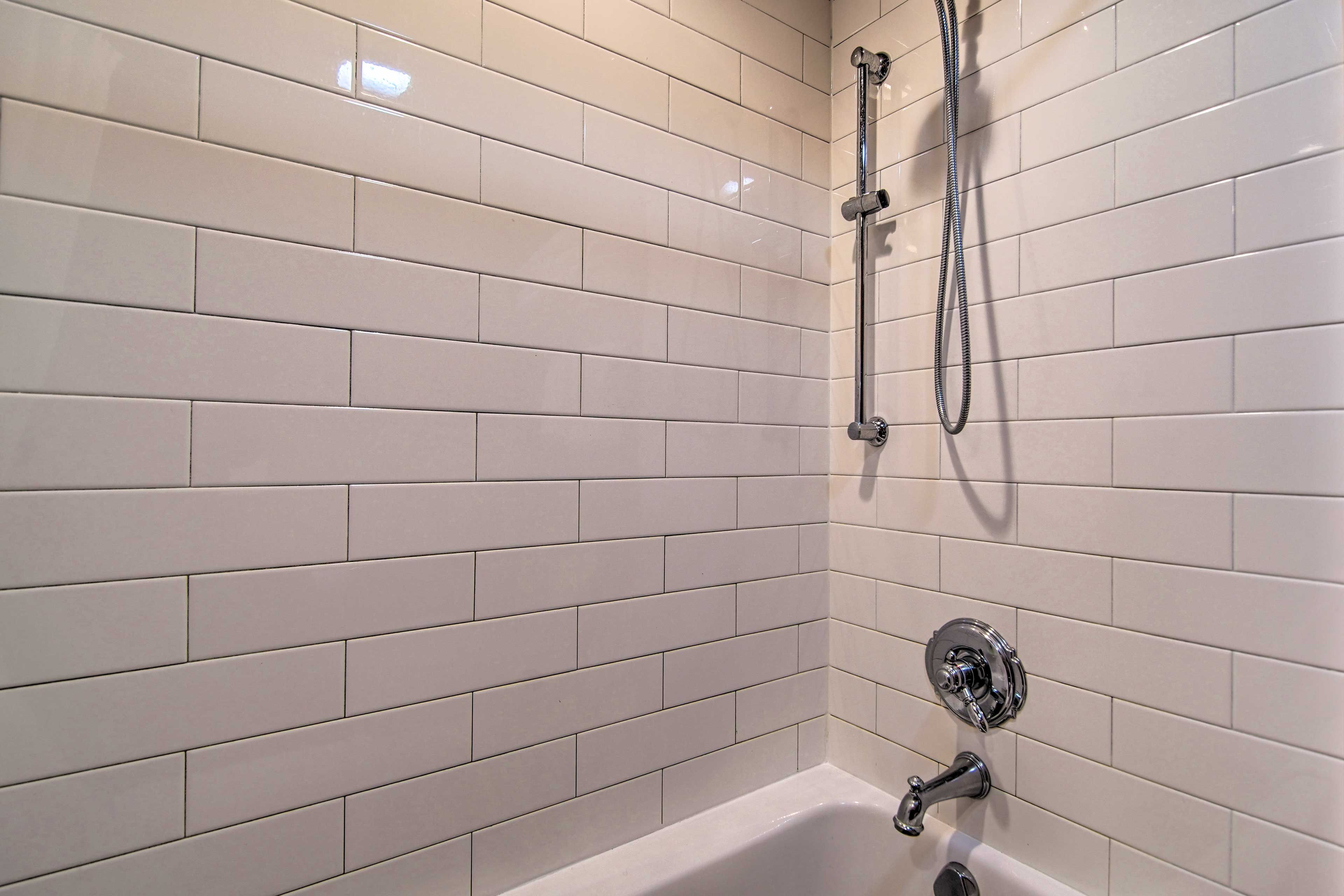 Full Bathroom | Shower/Tub Combo