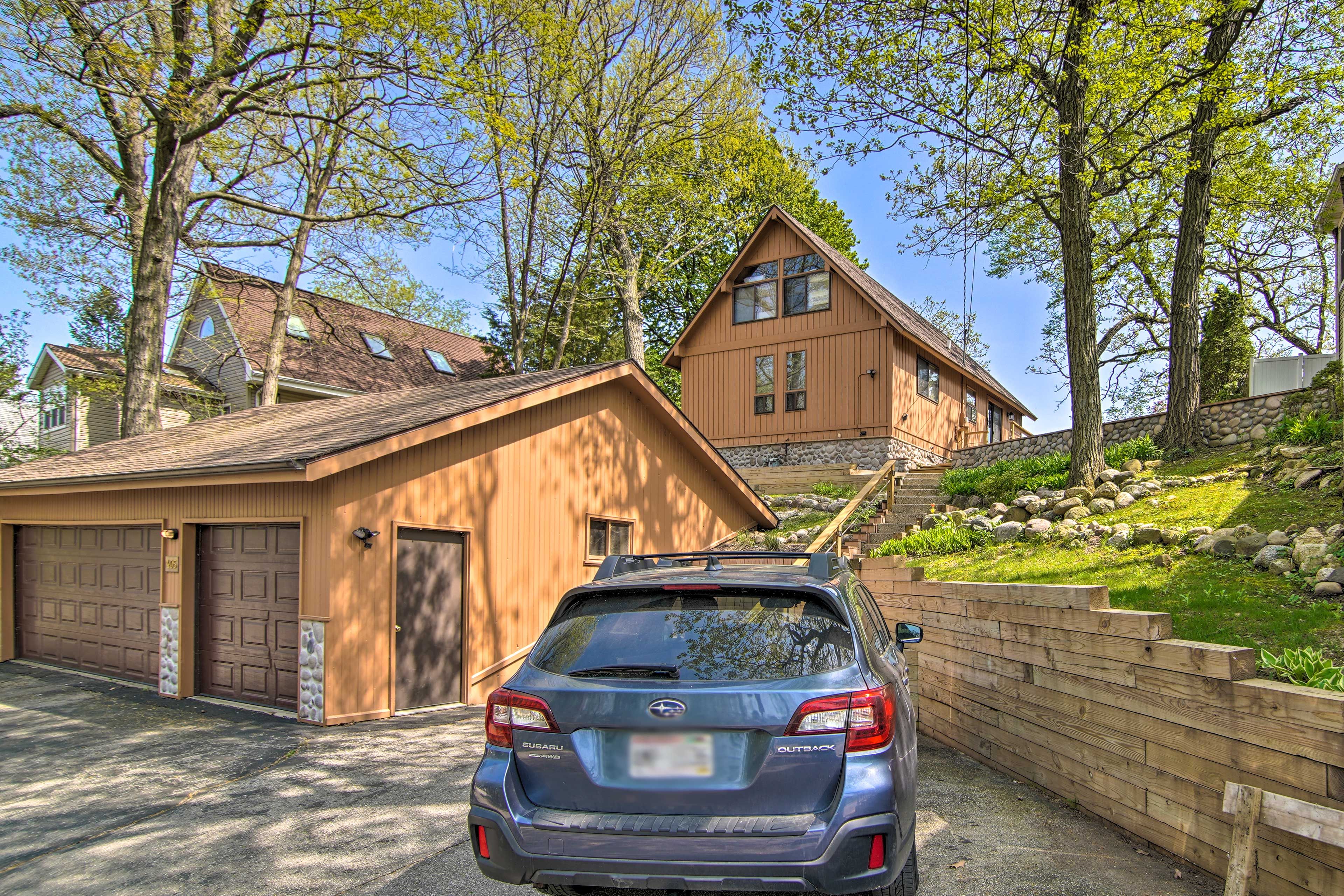 Parking | Driveway (5 Vehicles)