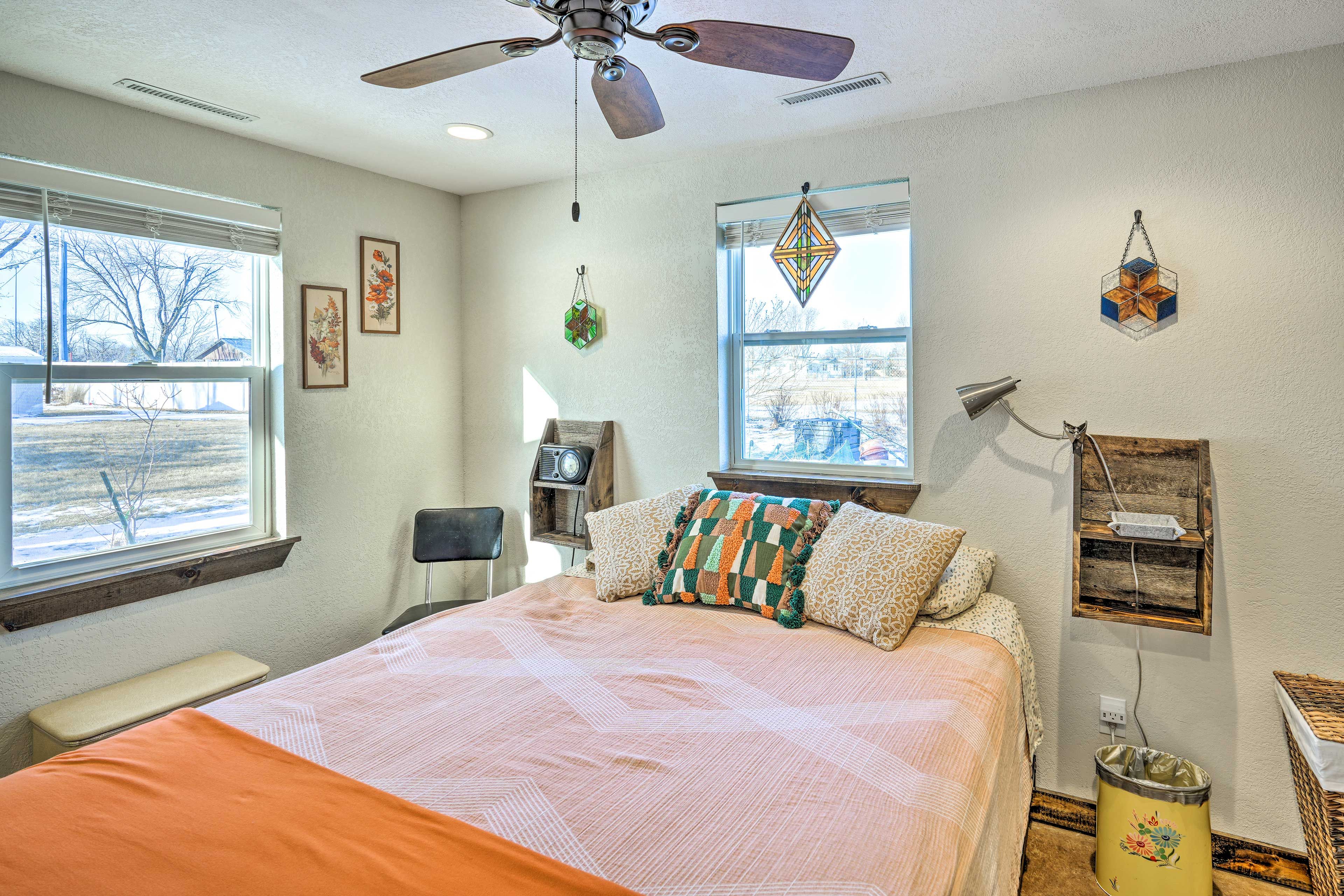 Bedroom | Queen Bed