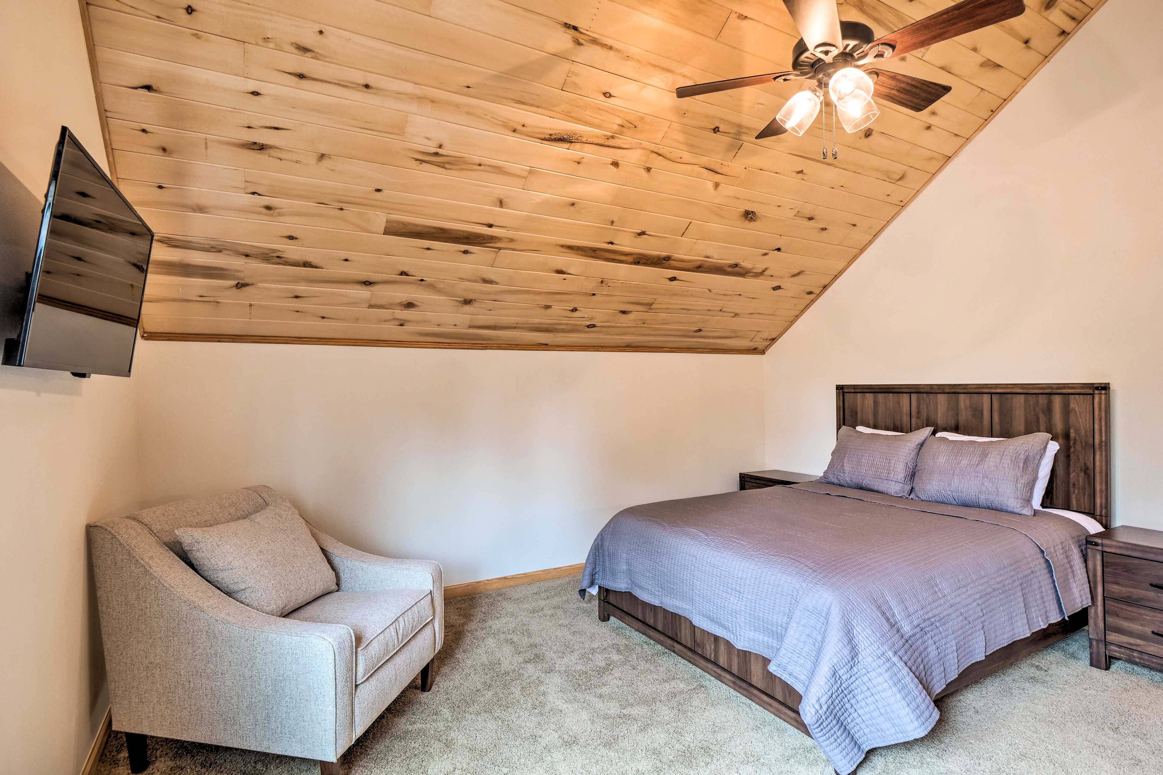 Bedroom 1 | Queen Bed | Upper Level