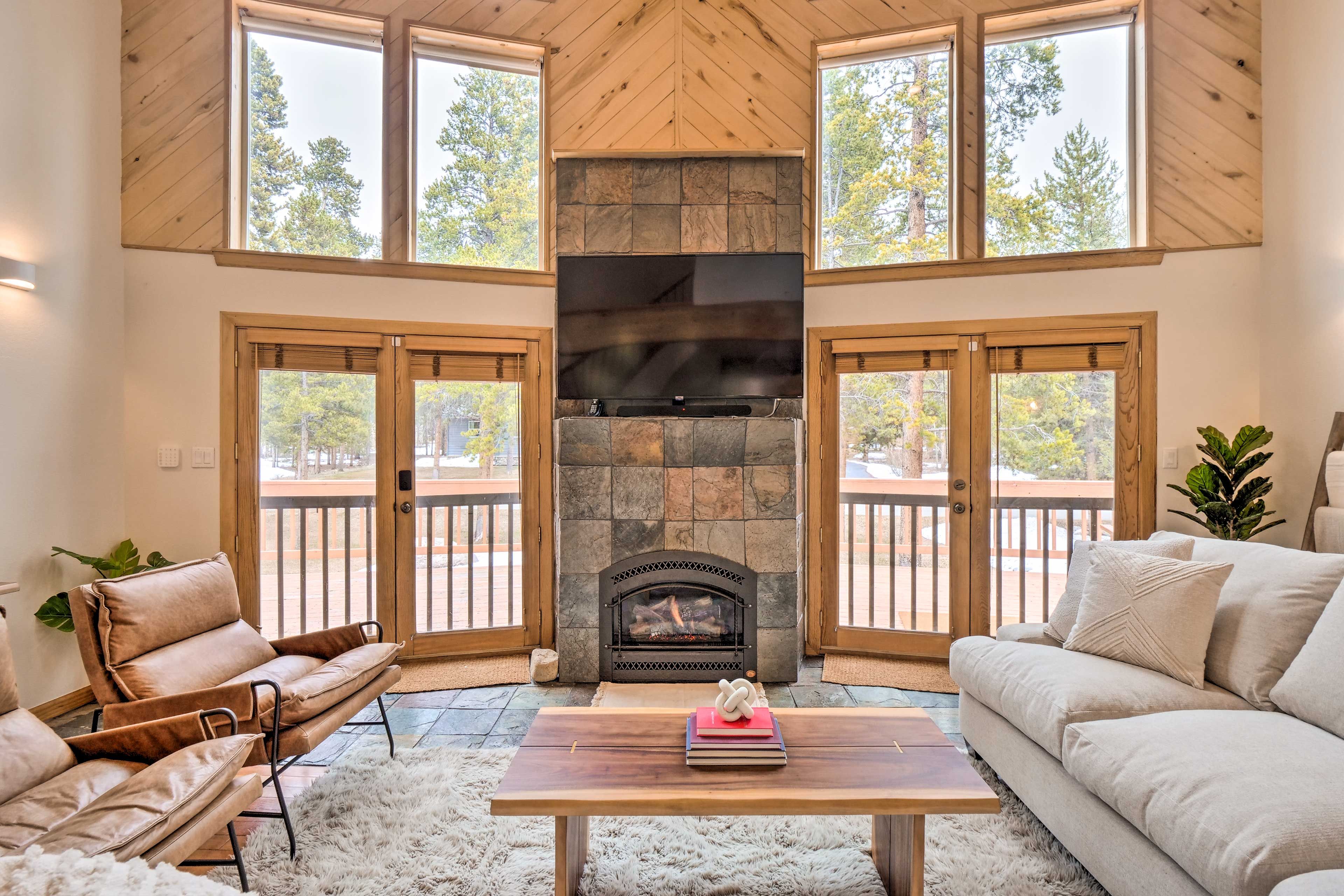 Living Area | Main Level | Internet Access