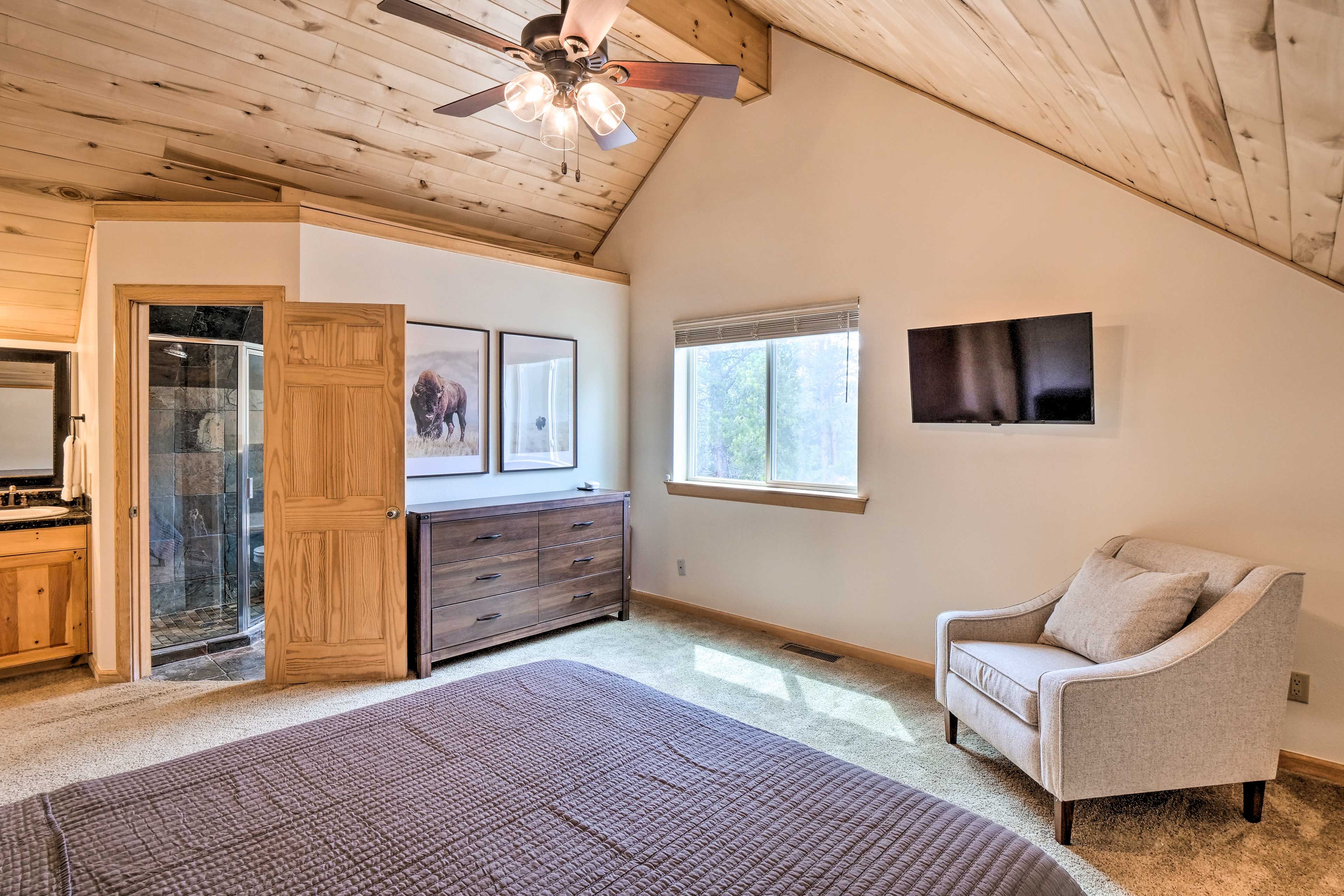 Bedroom 1 | Smart TV
