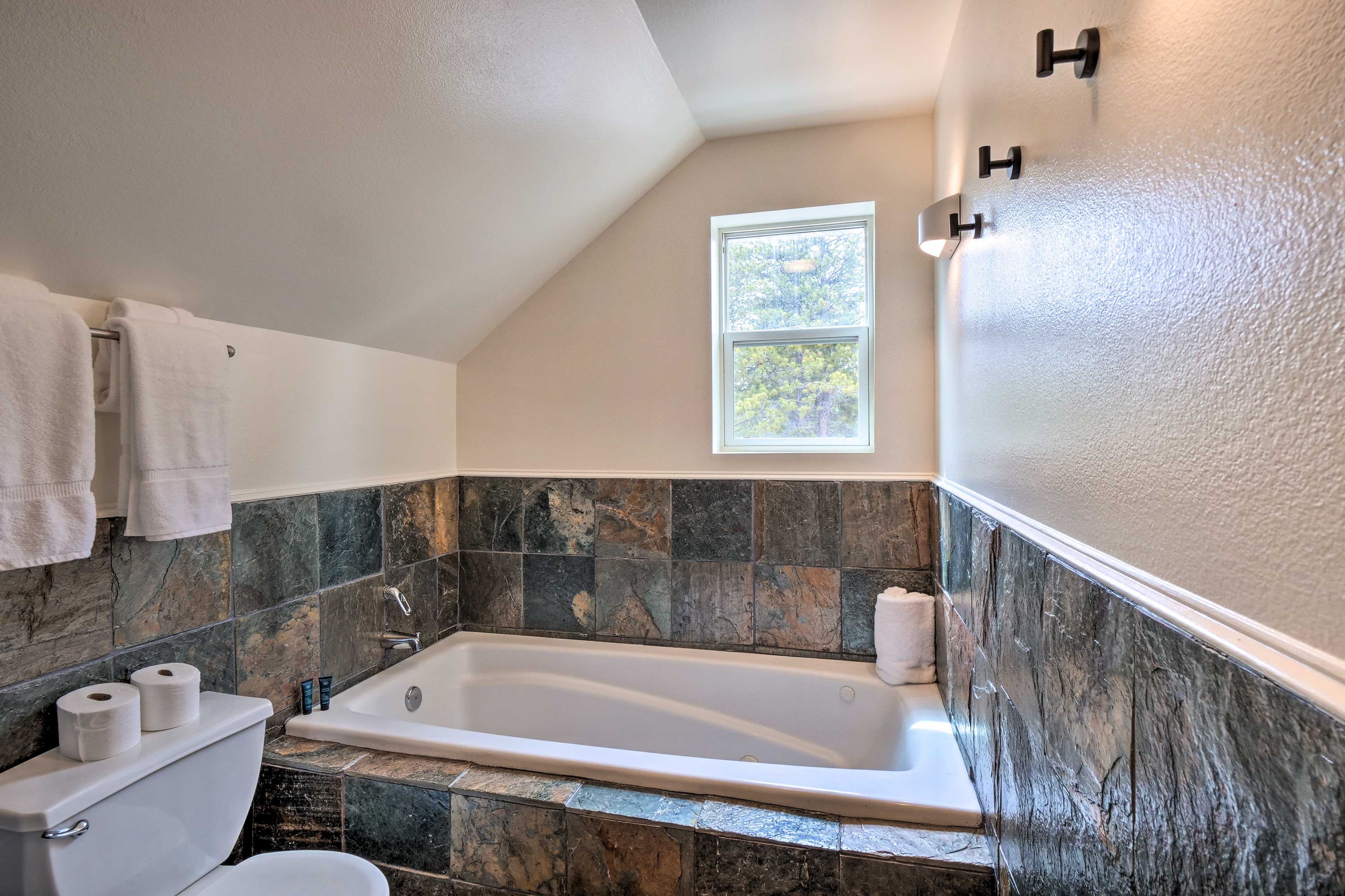 En-Suite Bathroom | Jetted Tub
