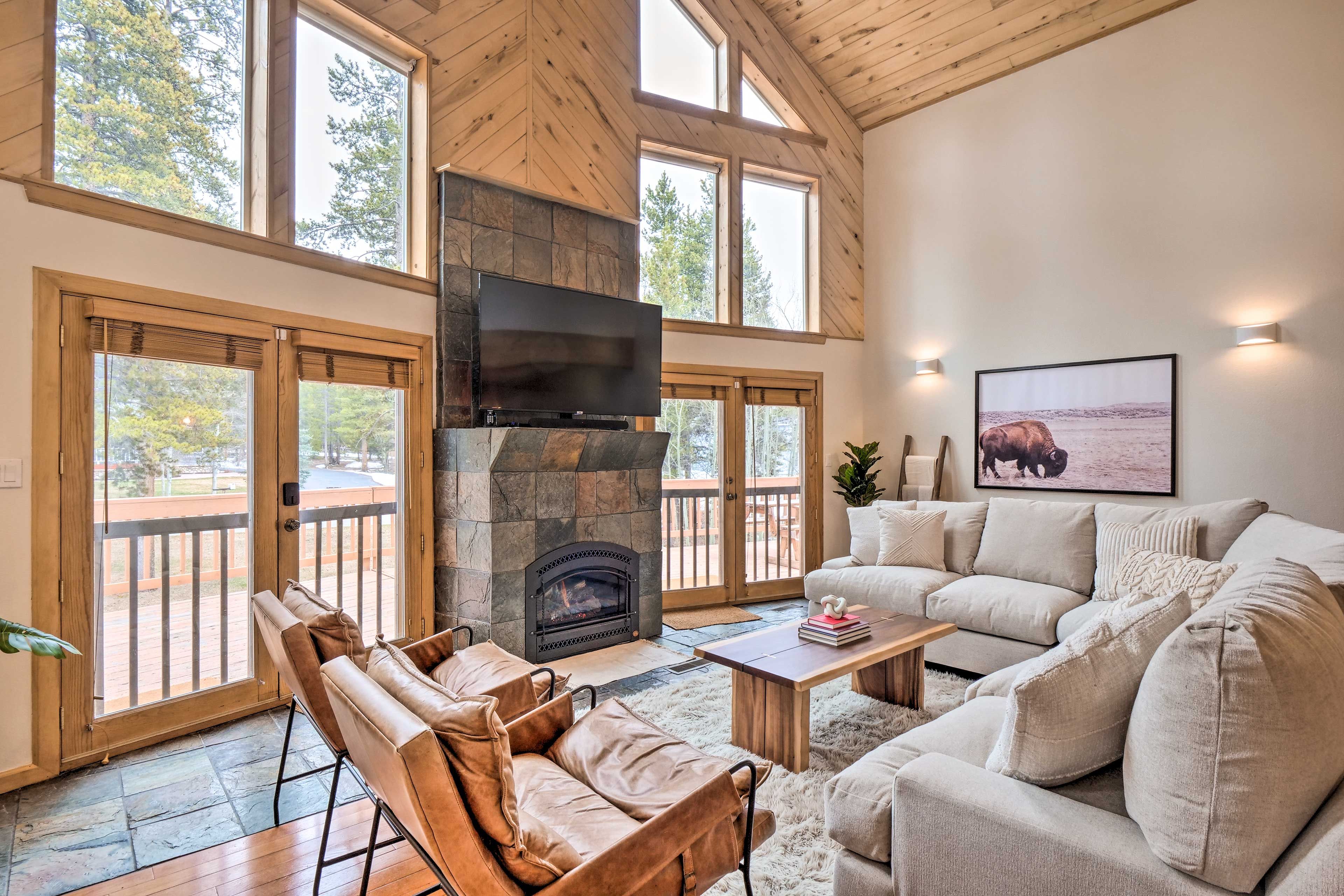 Living Area | Smart TV