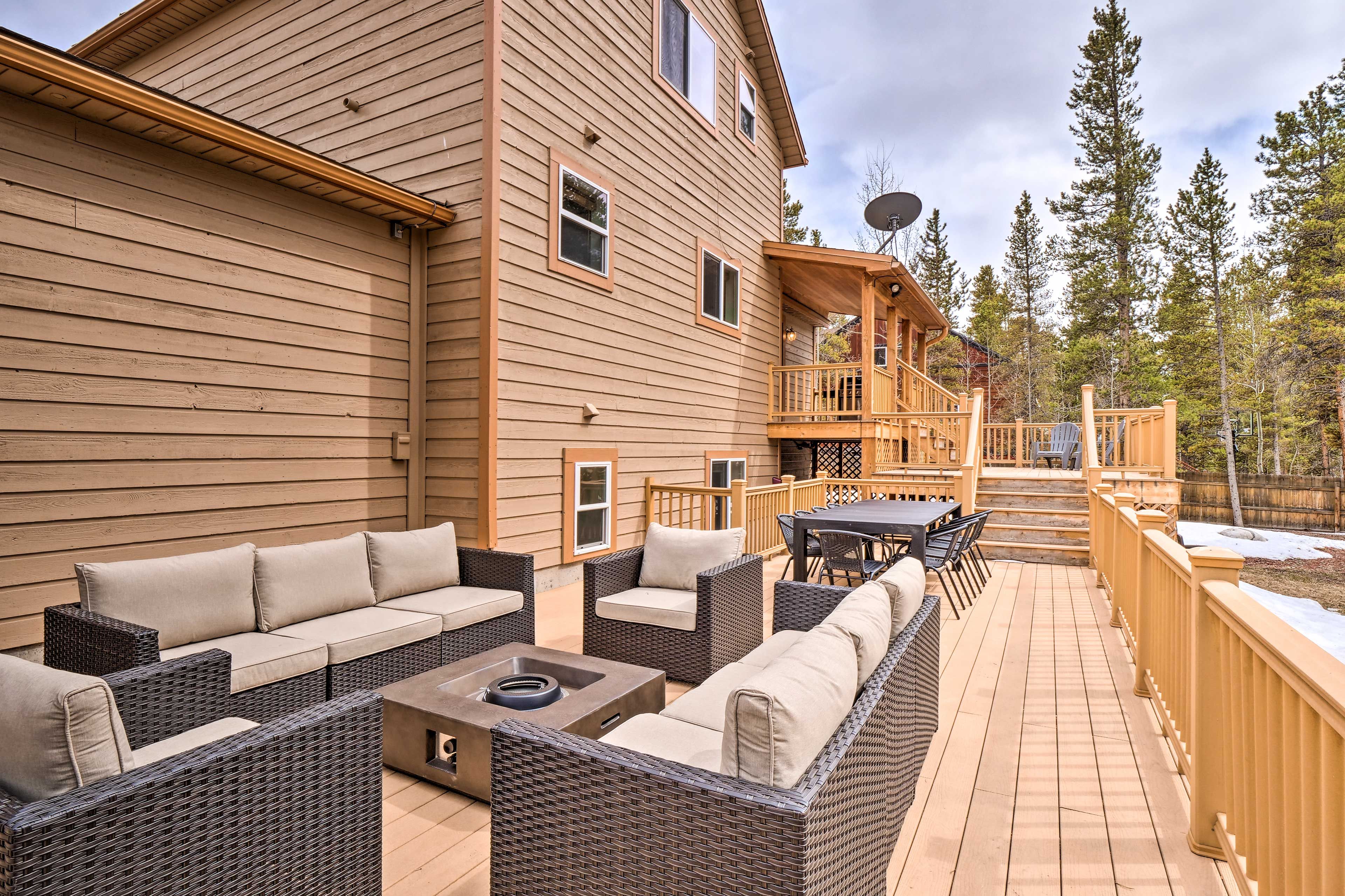 Back Deck | Gas Fire Pit