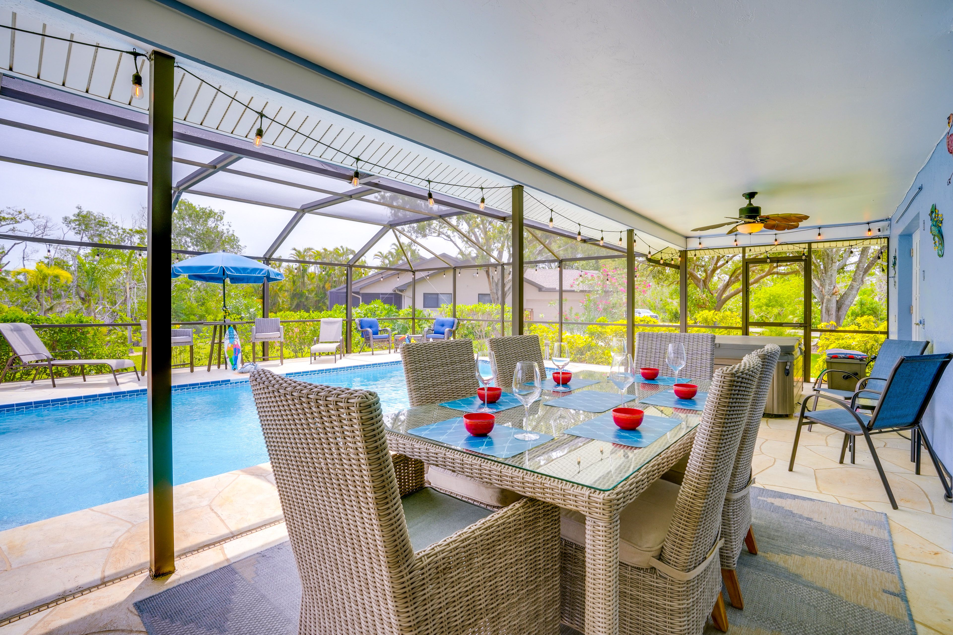 Lanai | Outdoor Dining Table