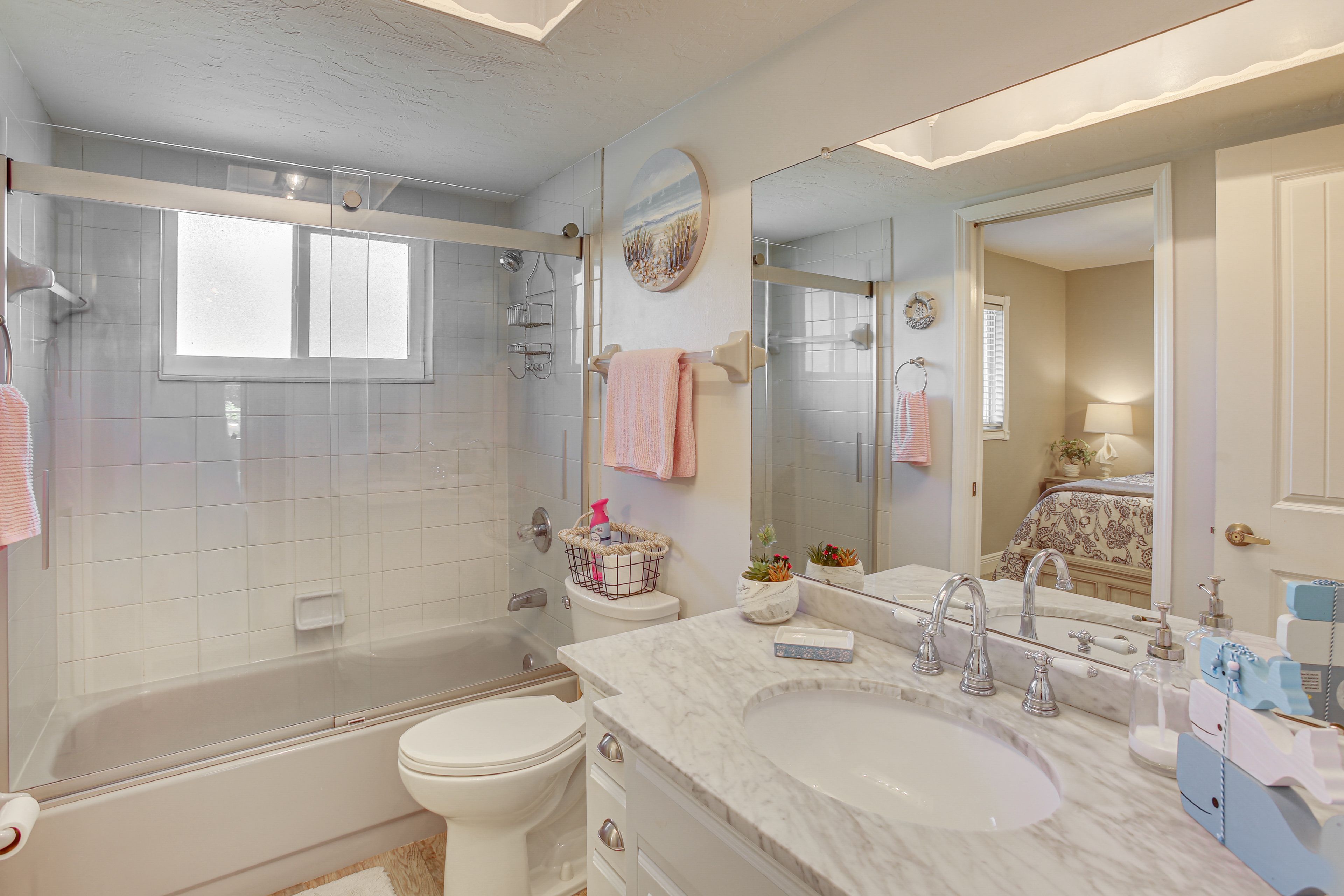 En-Suite Bathroom | Hair Dryer | Towels Provided