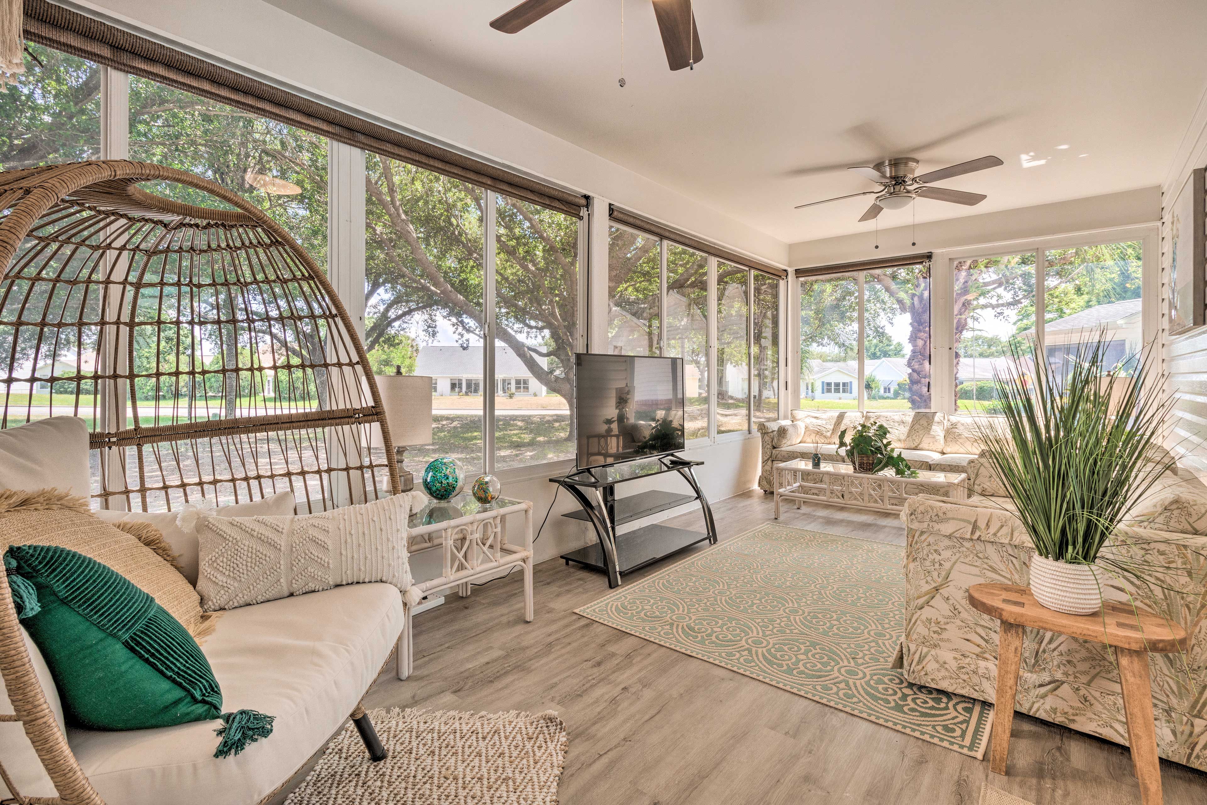 Lady Lake Vacation Rental | 2BR | 2BA | 1,332 Sq Ft | 1 Step to Enter