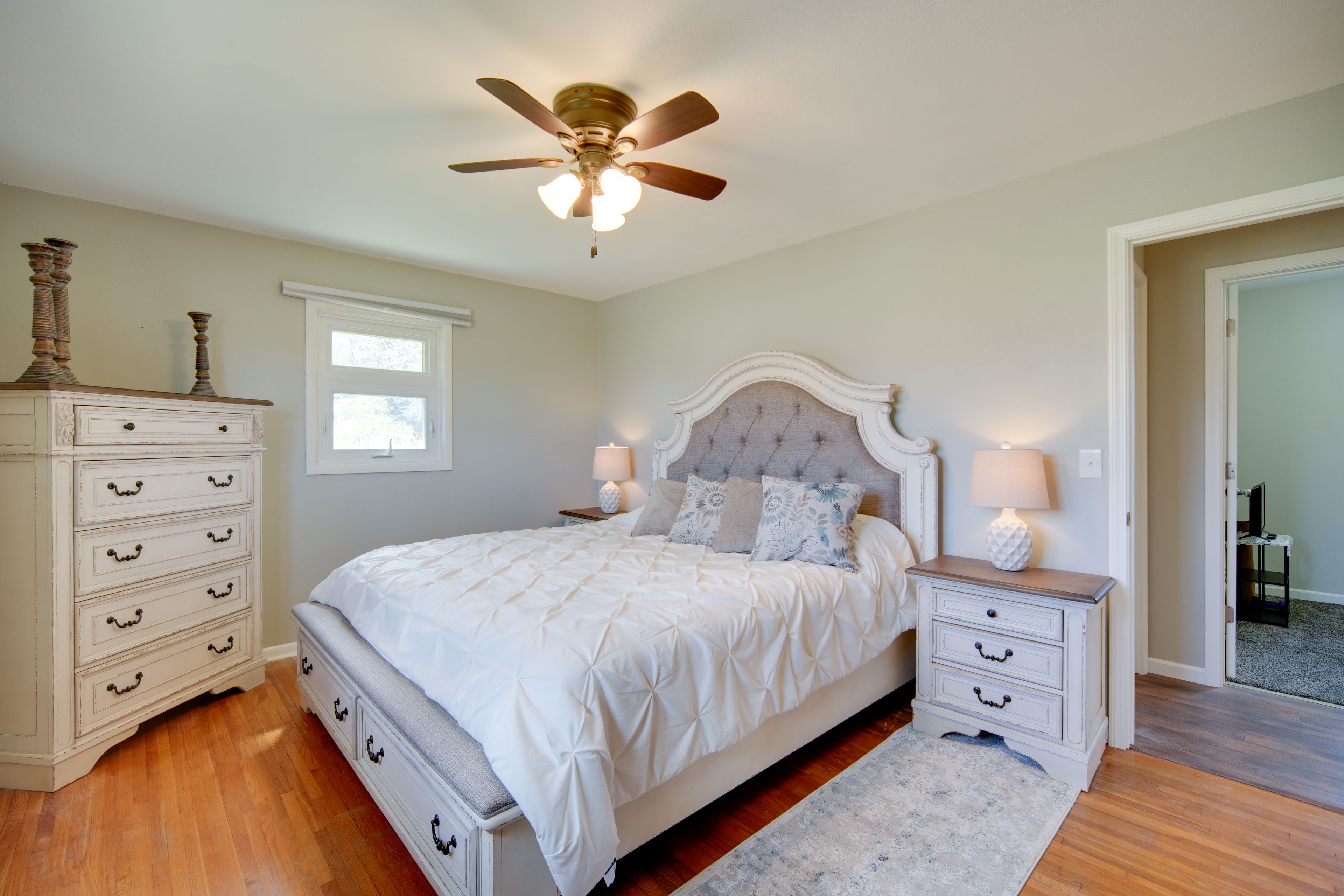 Bedroom 1 | King Bed