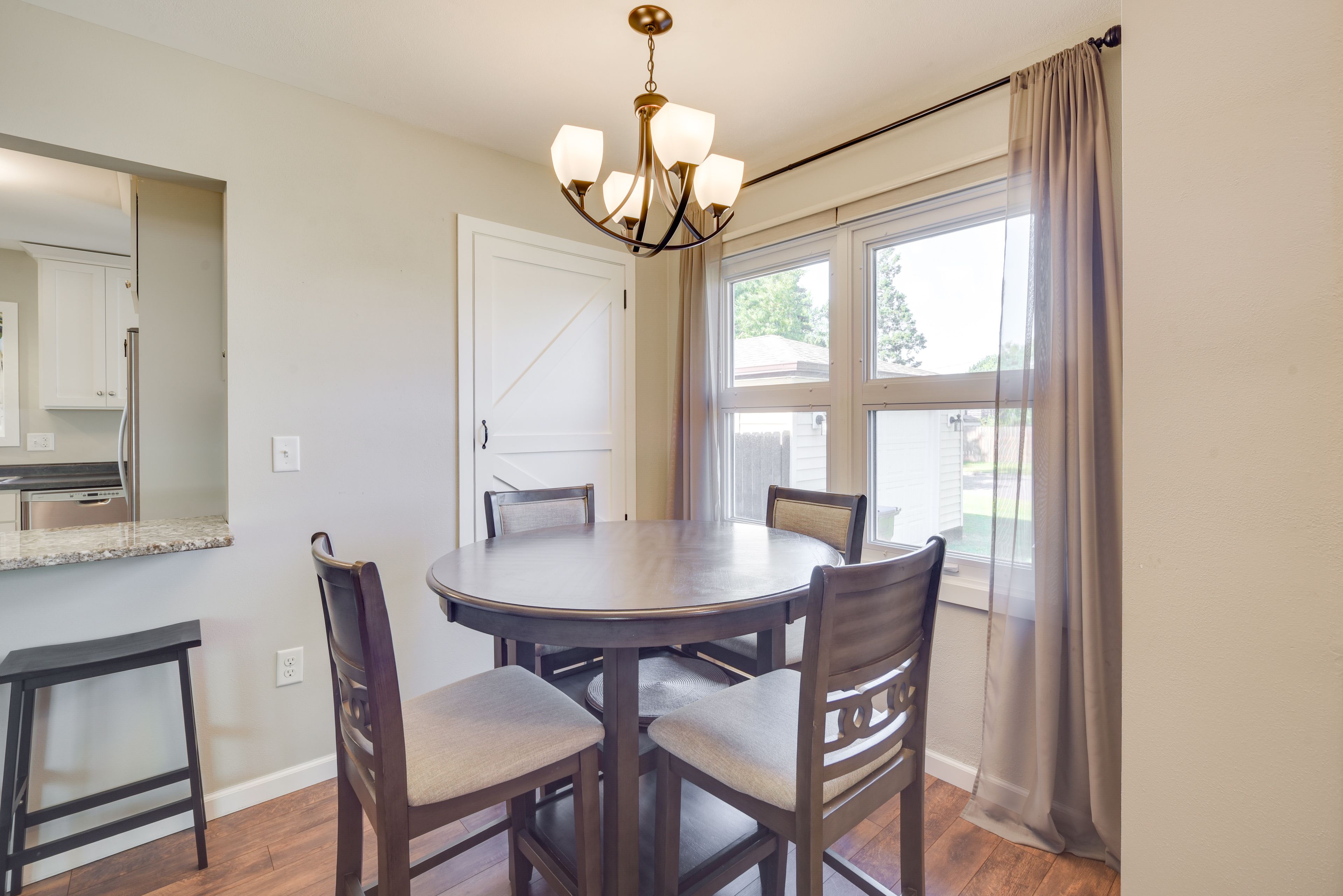 Dining Area | Dishware & Flatware