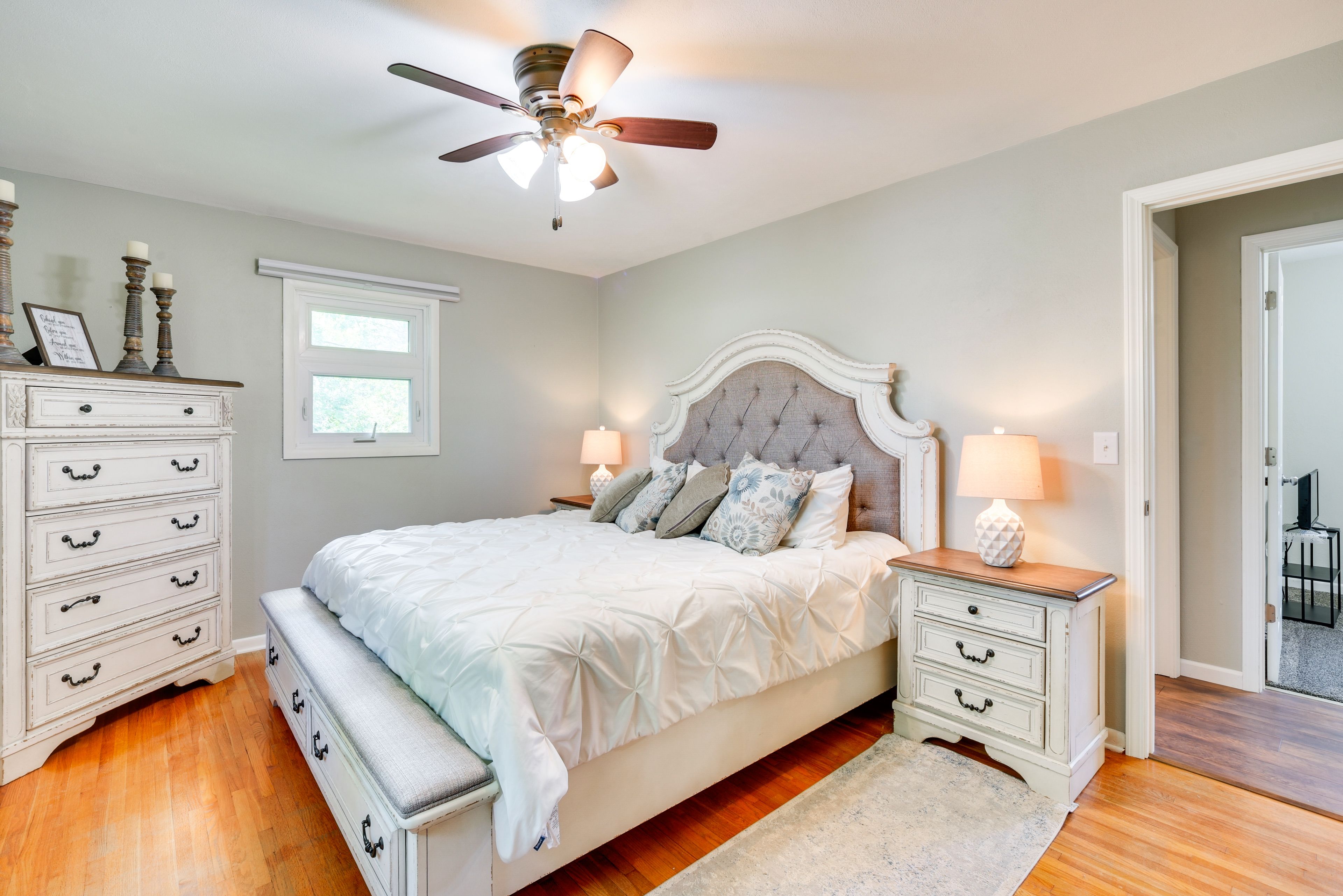 Bedroom 1 | King Bed