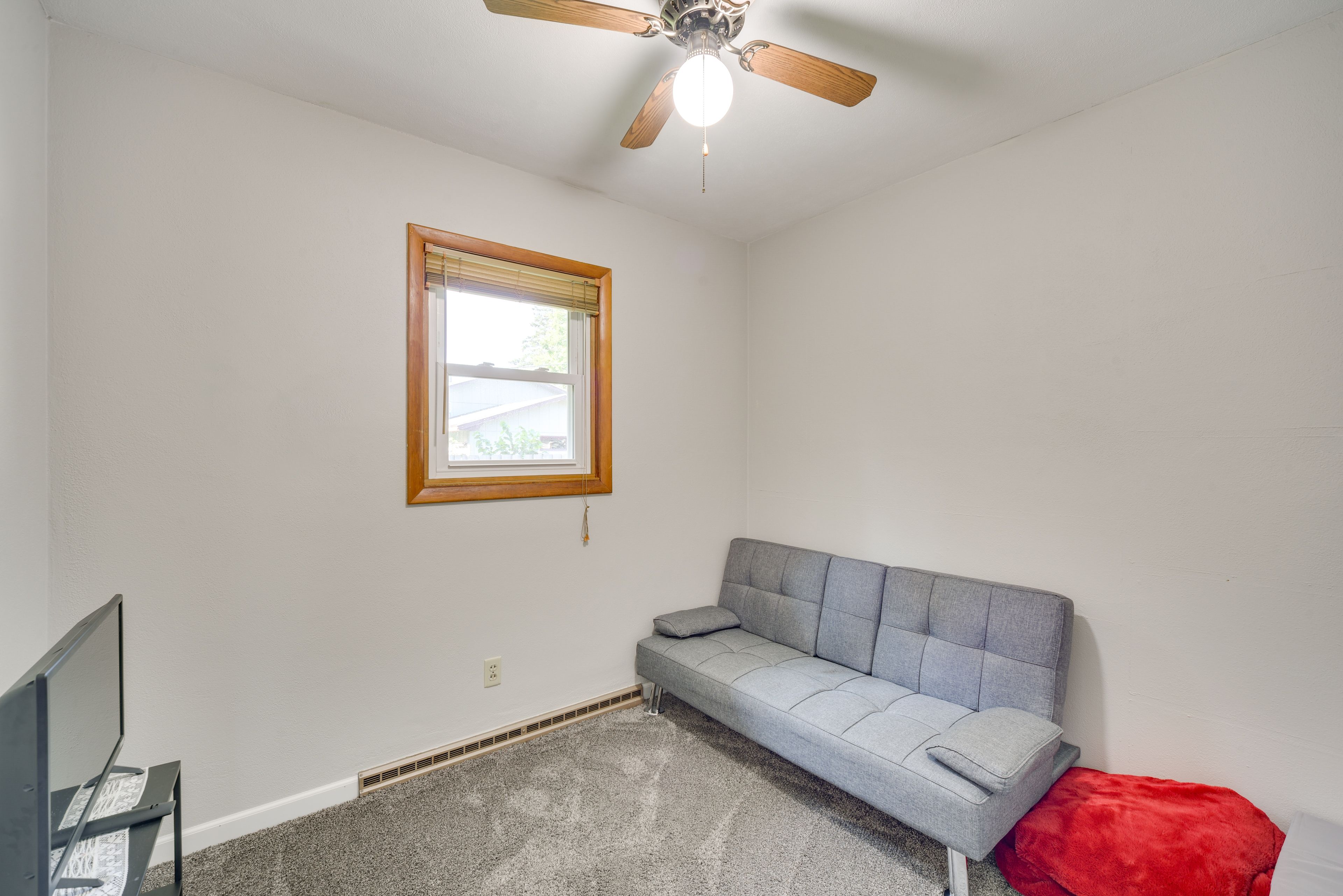 Bedroom 3 | Futon | Smart TV w/ Cable